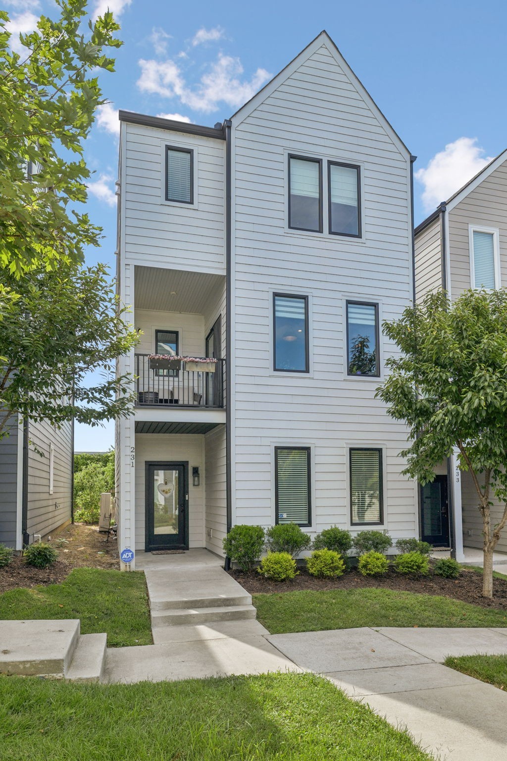 231 Sterling Point Cir