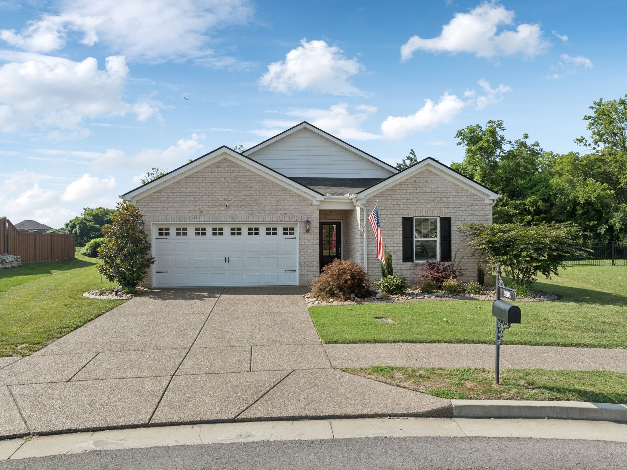 5004 Riverbank Dr
