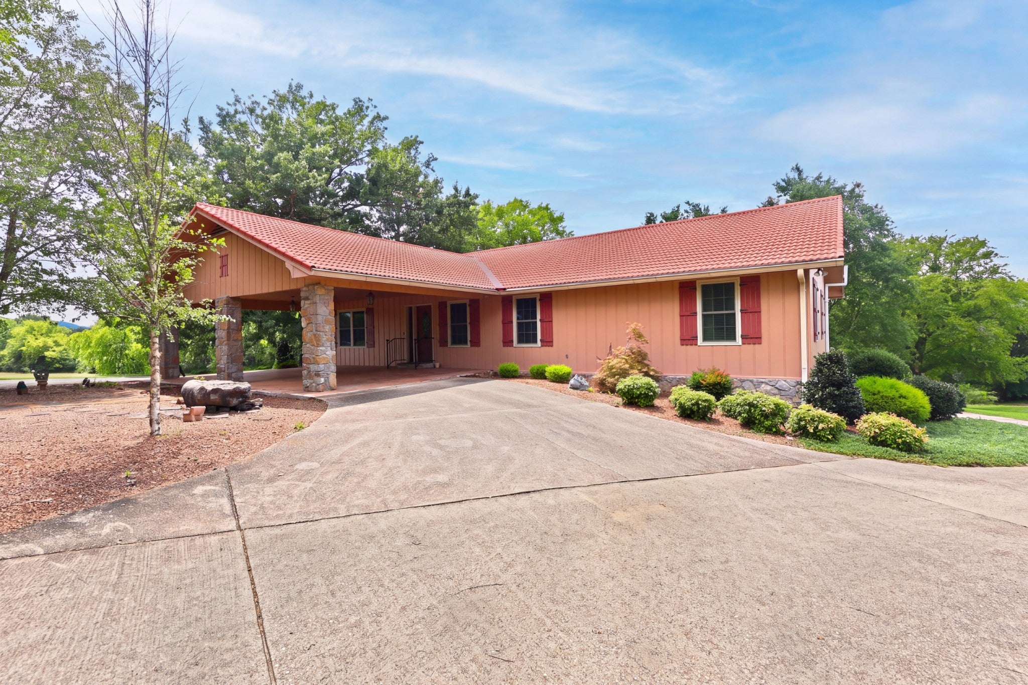 20 Riverbend Ln