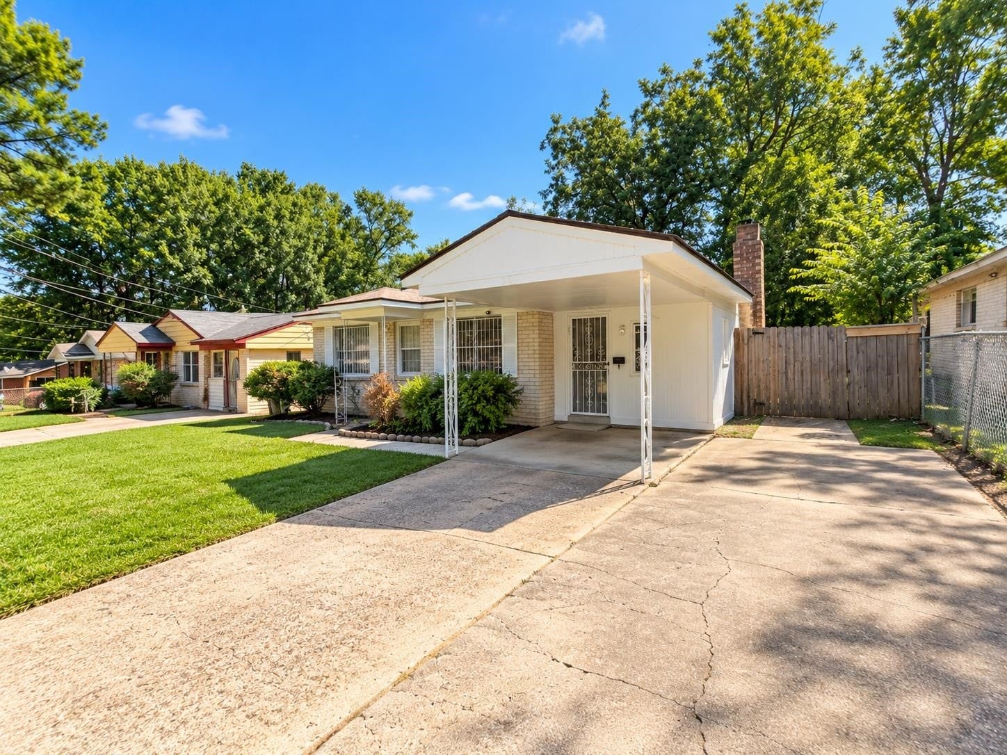 367 CHARTER AVE