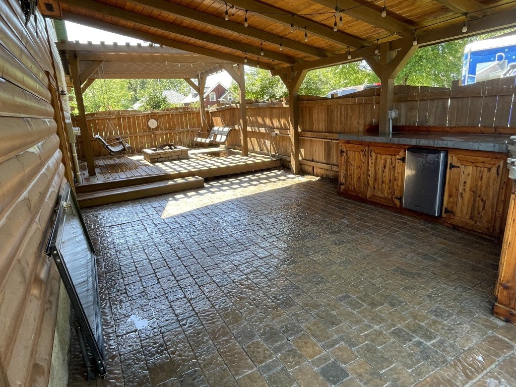 619 Westview Dr