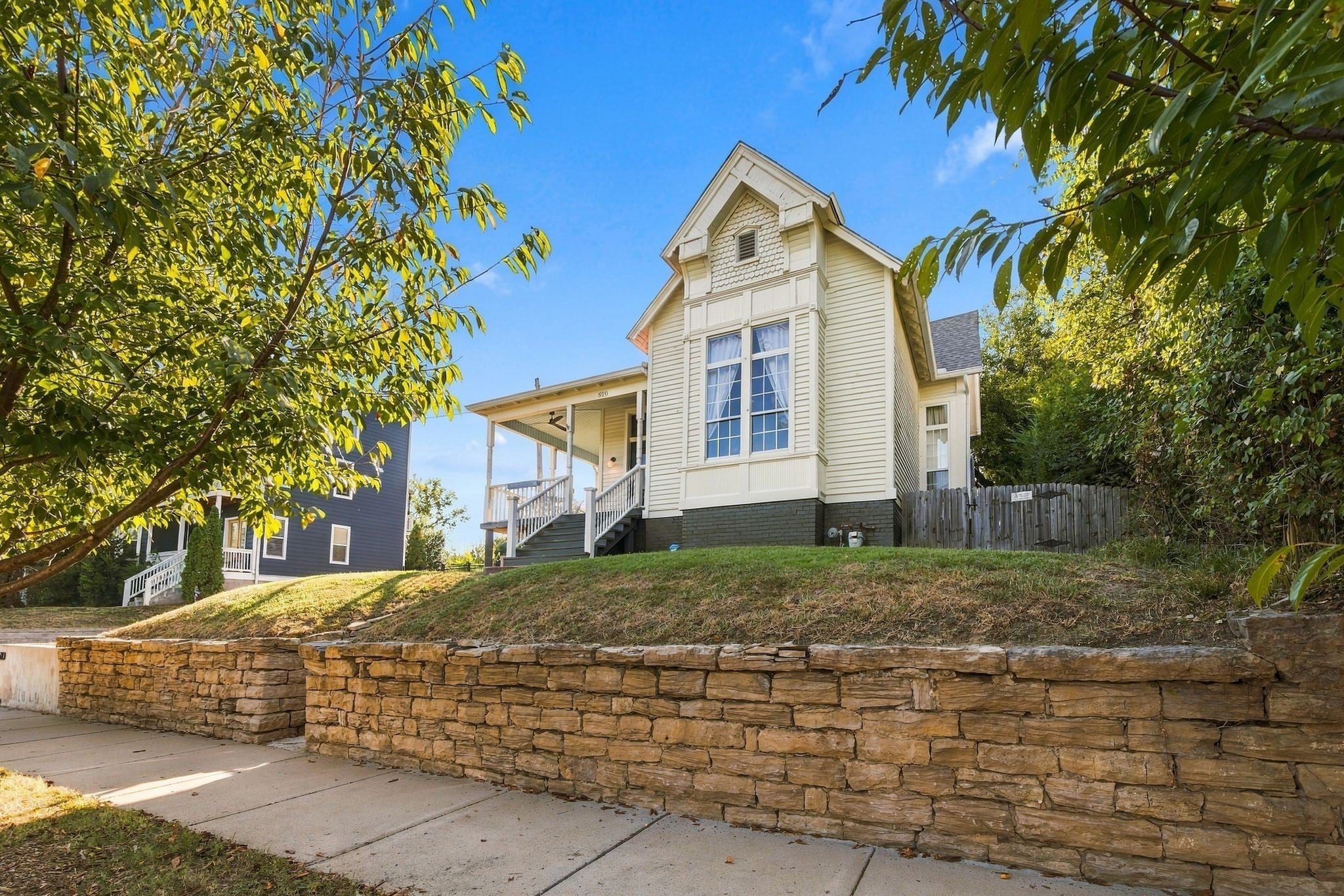 2-bed listing at 520 S 12th St, Nashville