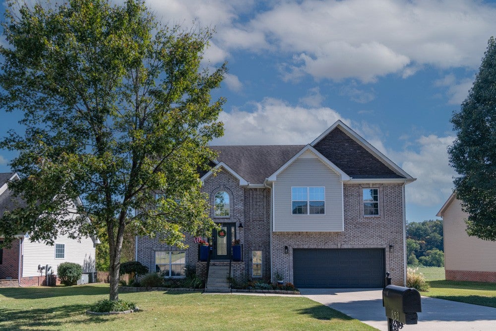 853 E Accipiter Cir