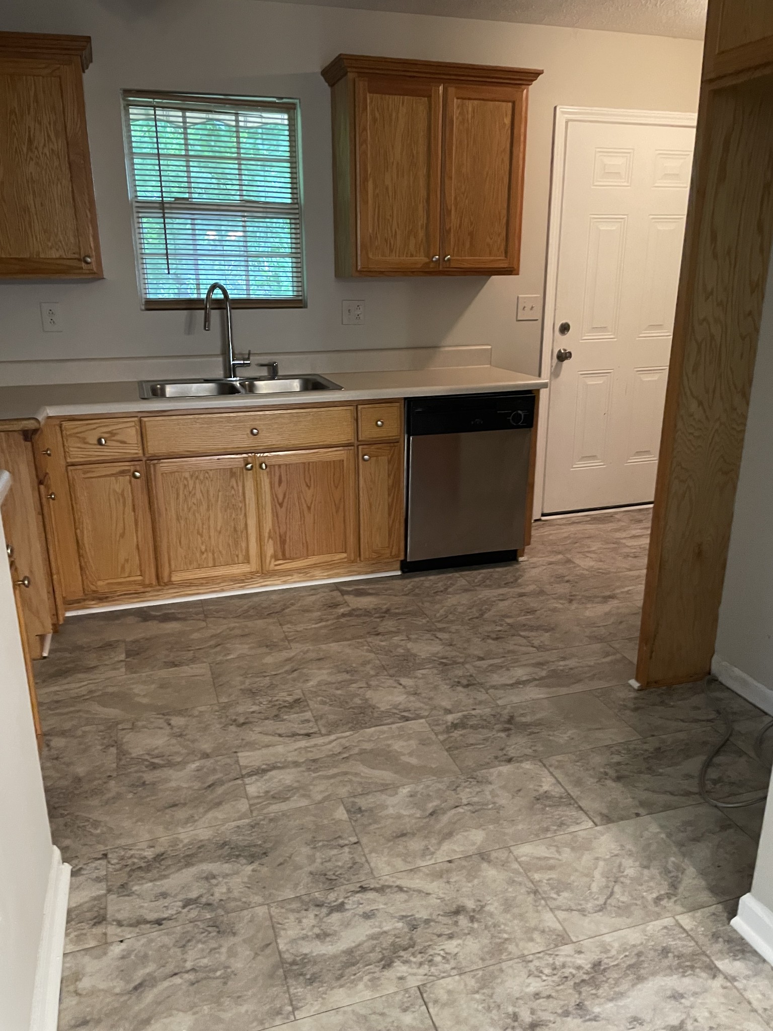 303 15th Ave W
