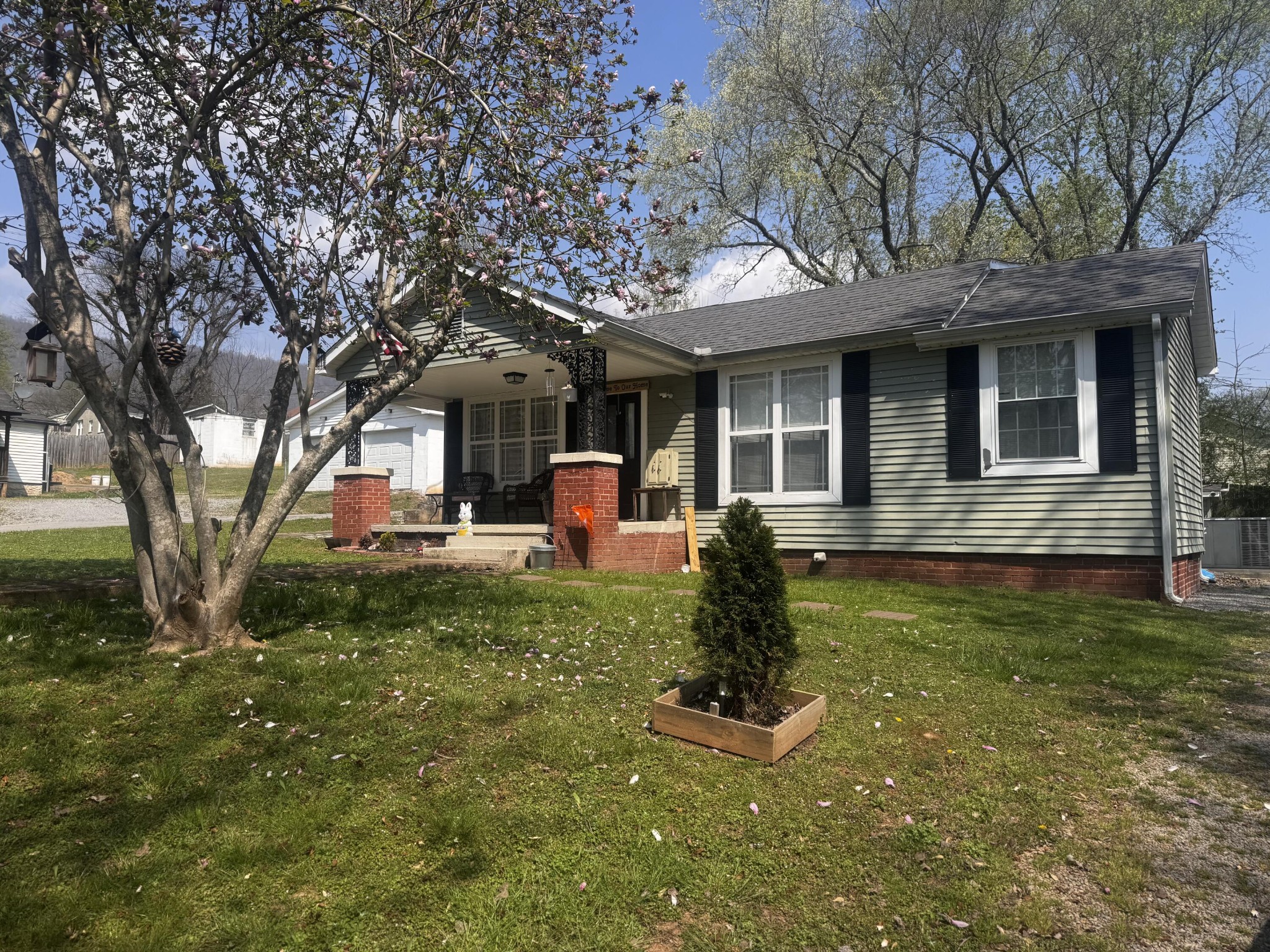 169 E Maryland Avenue