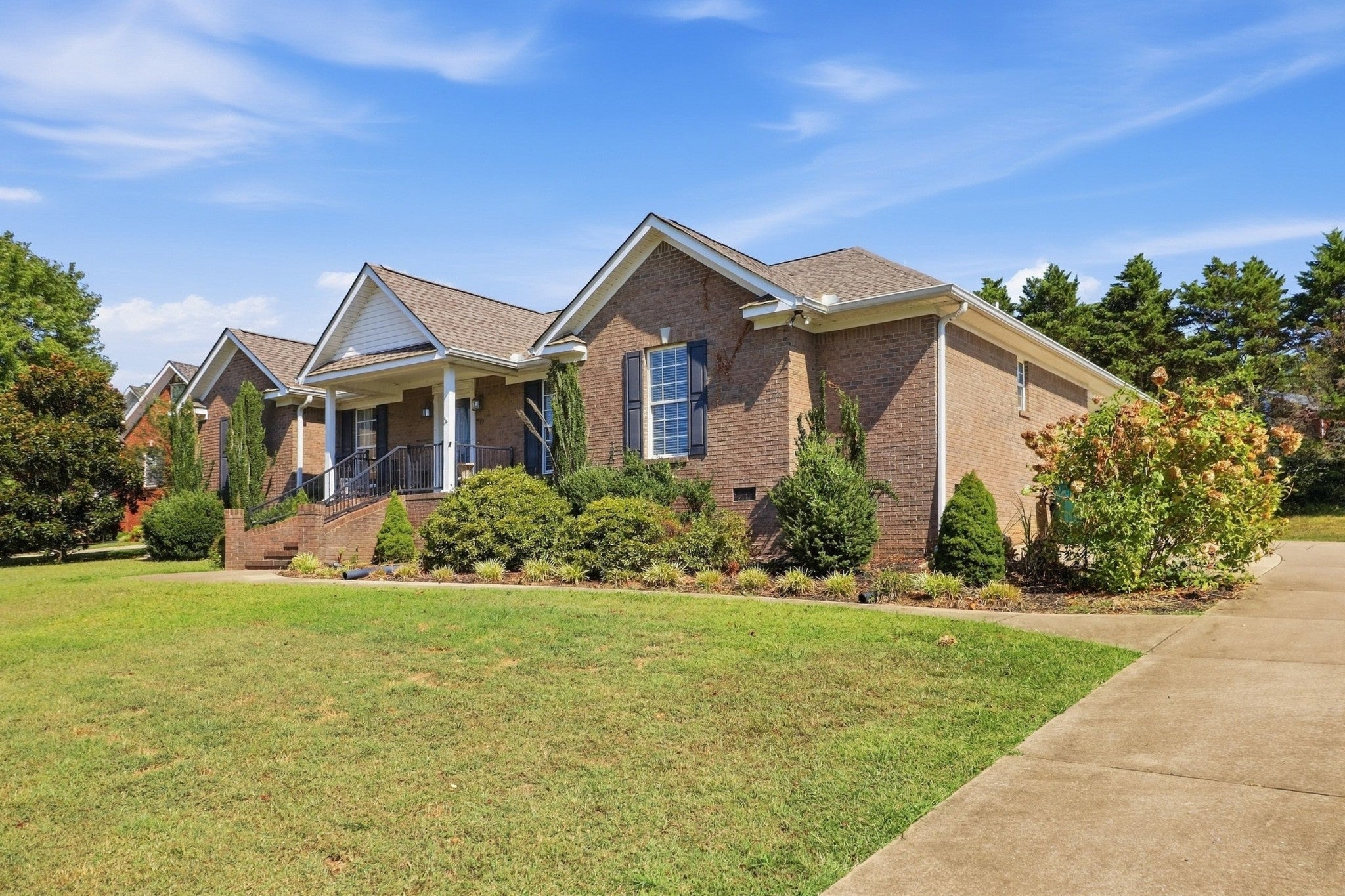 739 Brookside Dr
