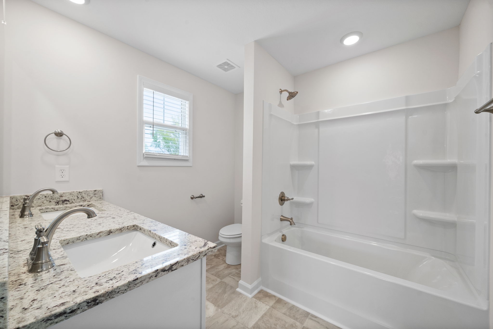 Clarksville, Tennessee 37043, United States, 3 Bedrooms Bedrooms, ,3 BathroomsBathrooms,Residential,Active,113310