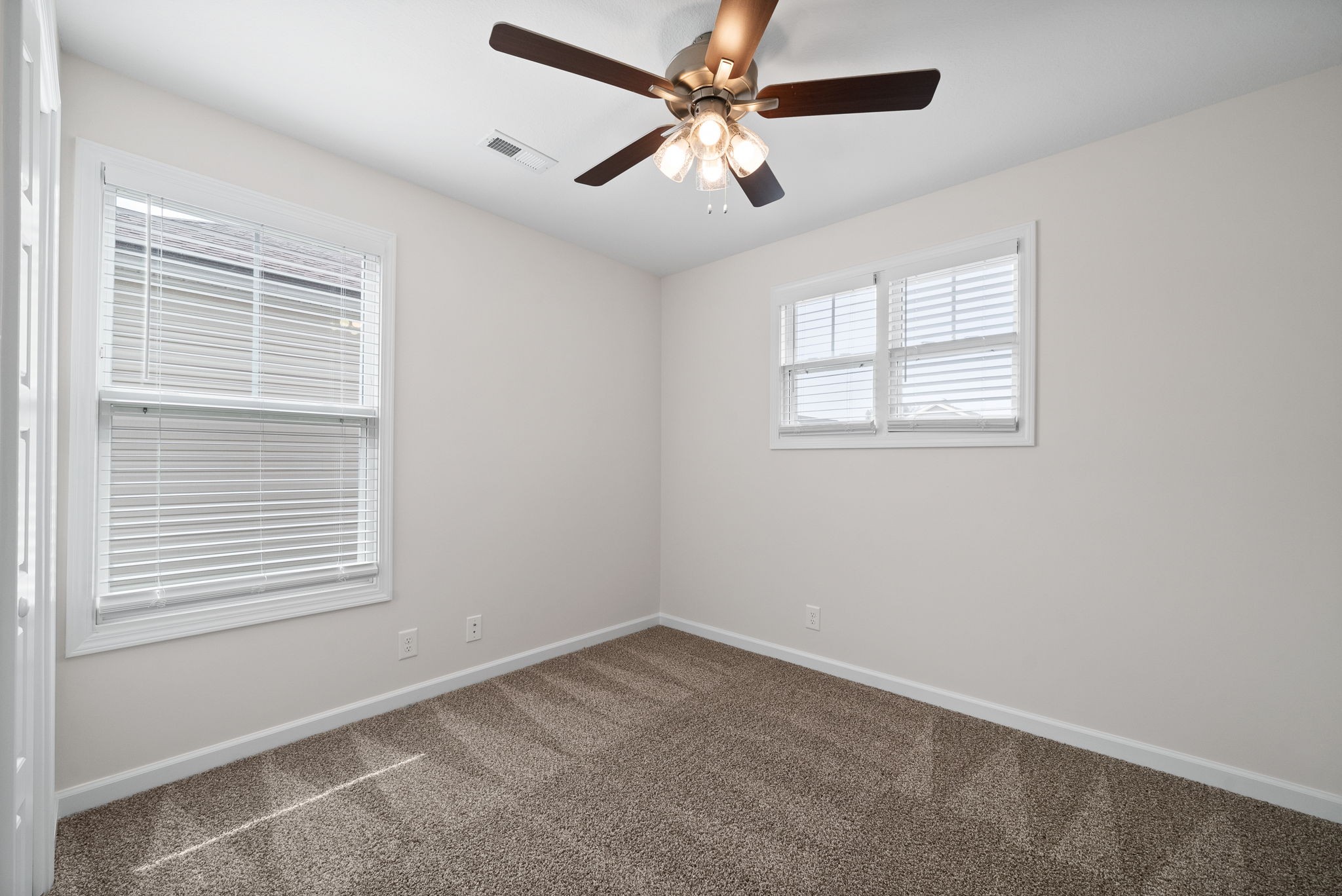 Clarksville, Tennessee 37043, United States, 3 Bedrooms Bedrooms, ,3 BathroomsBathrooms,Residential,Active,113310