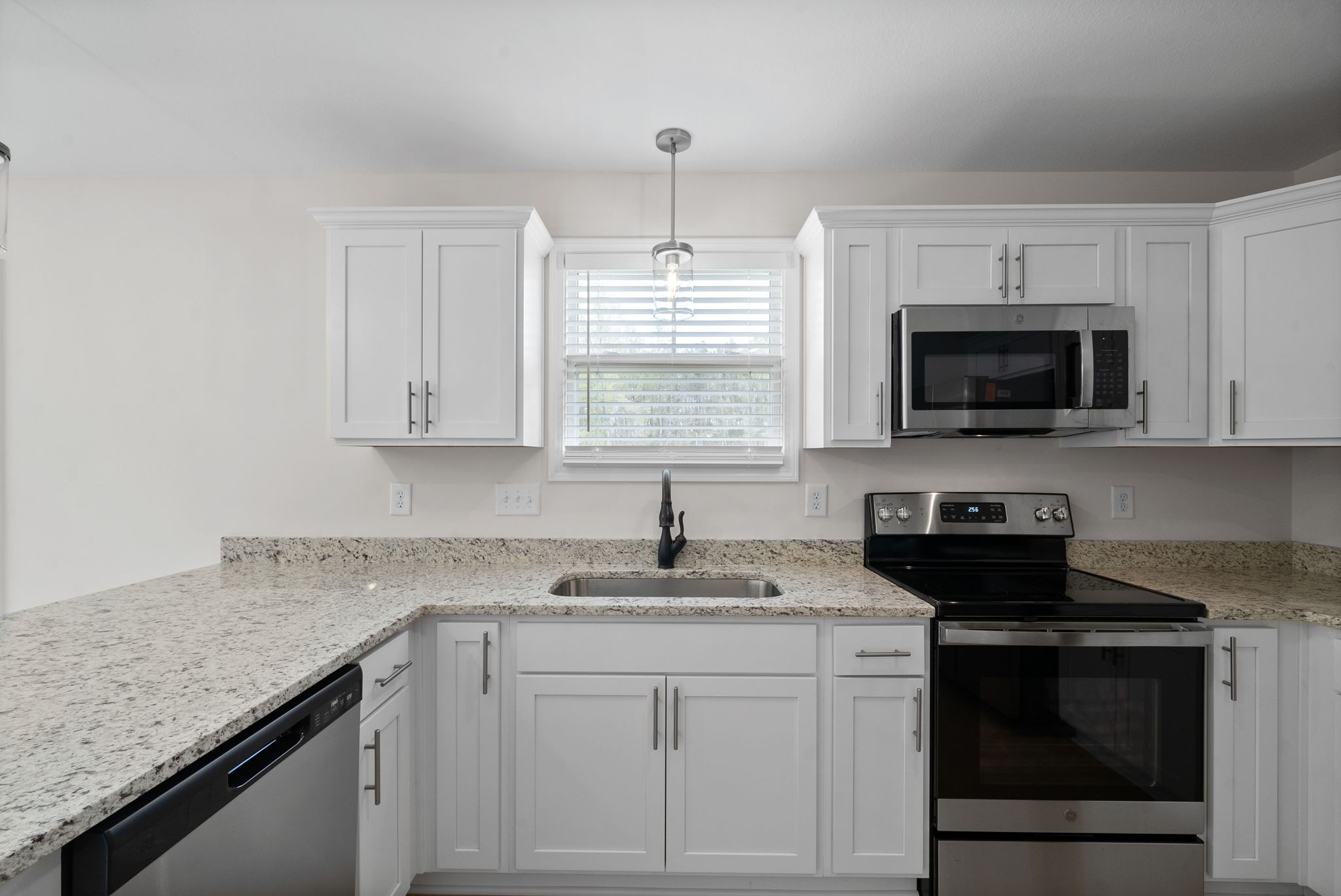 Clarksville, Tennessee 37043, United States, 3 Bedrooms Bedrooms, ,3 BathroomsBathrooms,Residential,Active,113310