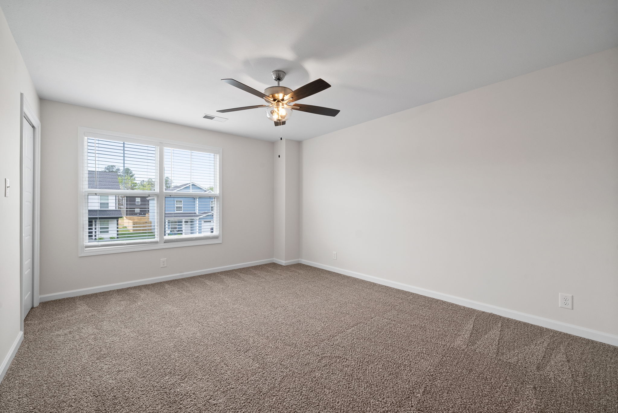 Clarksville, Tennessee 37043, United States, 3 Bedrooms Bedrooms, ,3 BathroomsBathrooms,Residential,Active,113310