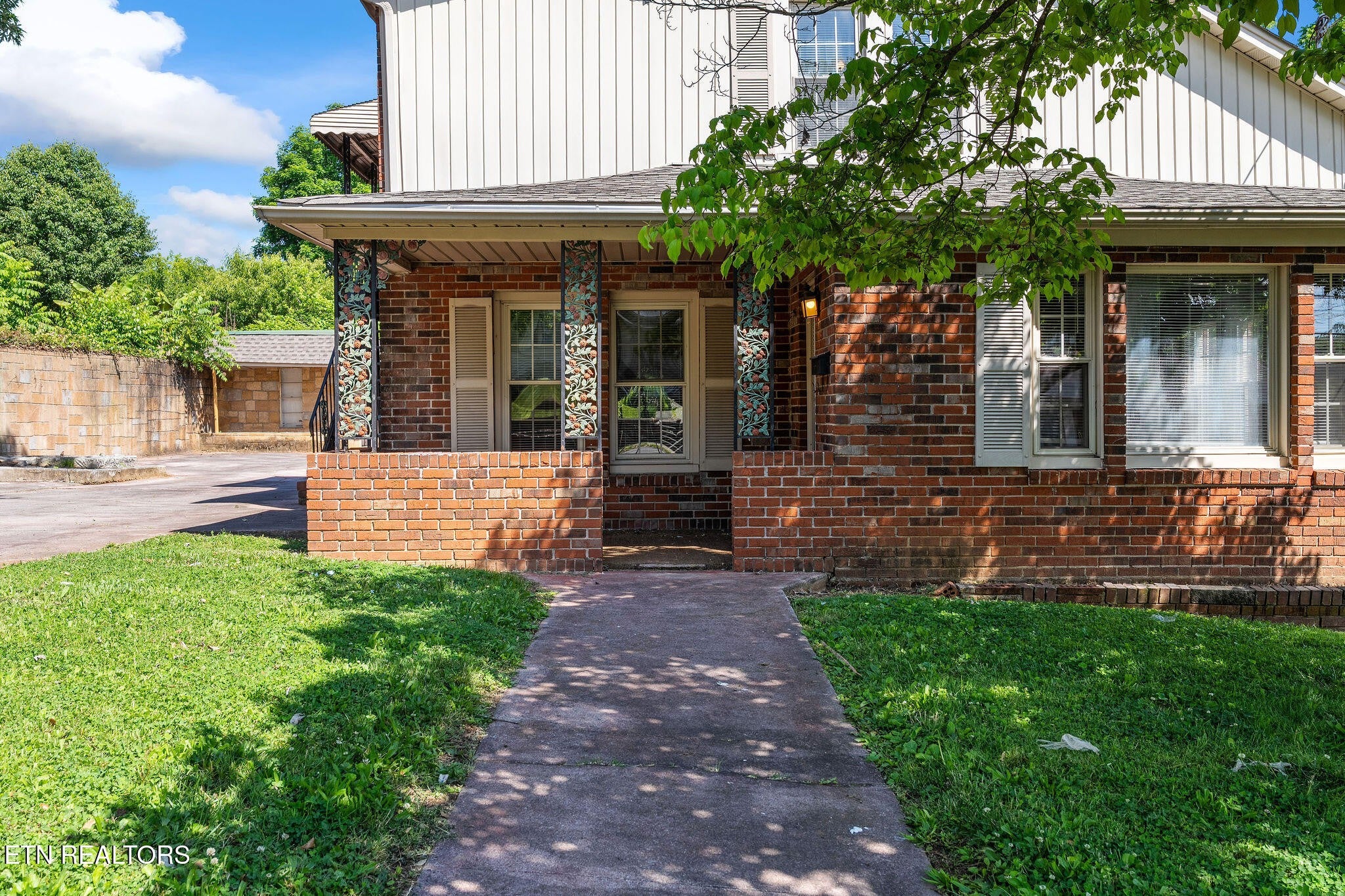 303 E Louise Ave