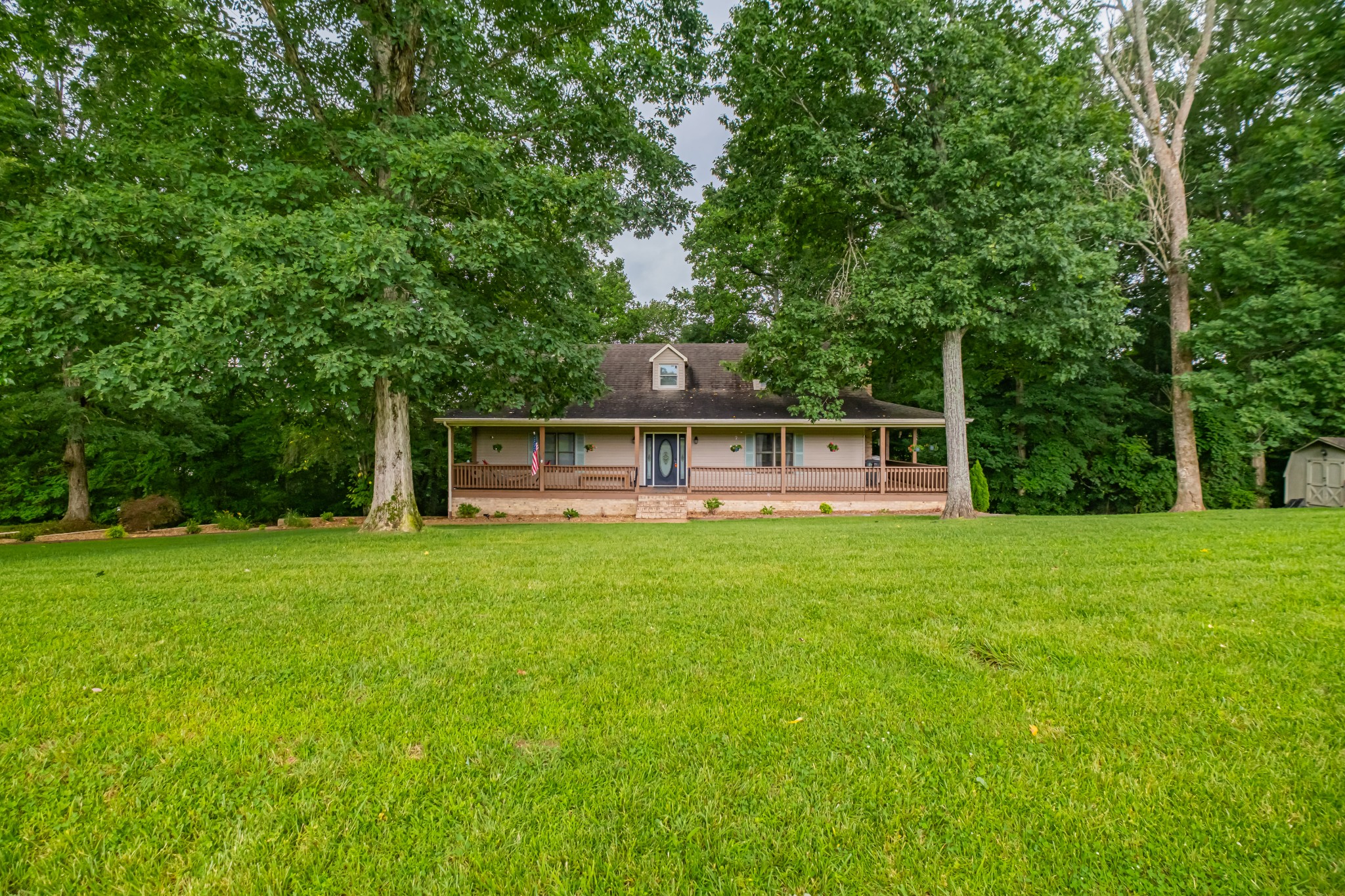 255 Flora Ln