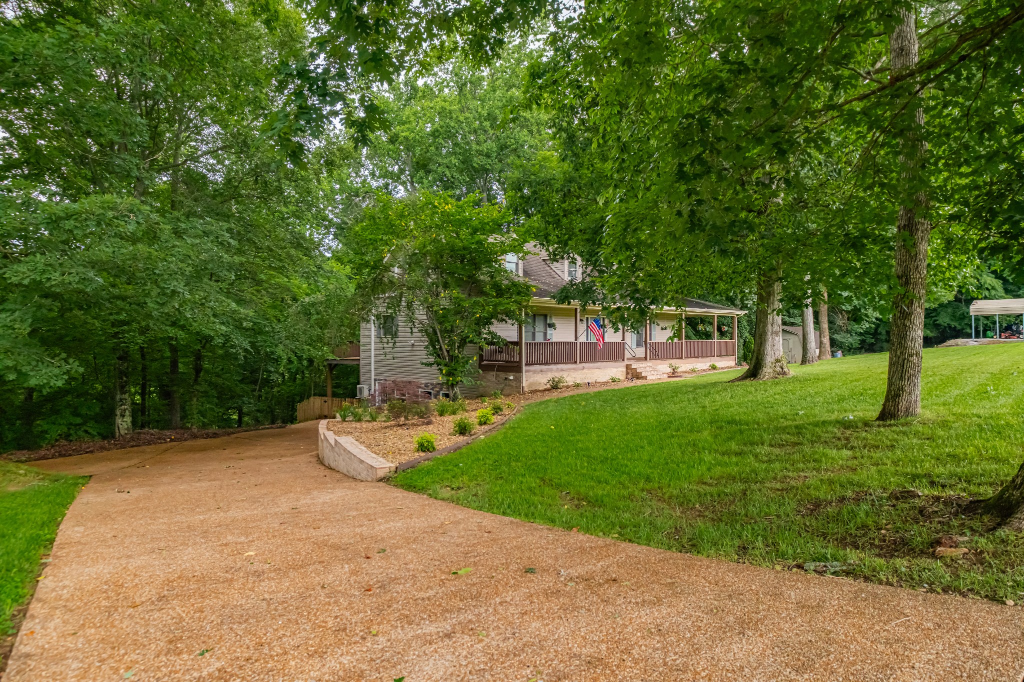 255 Flora Ln