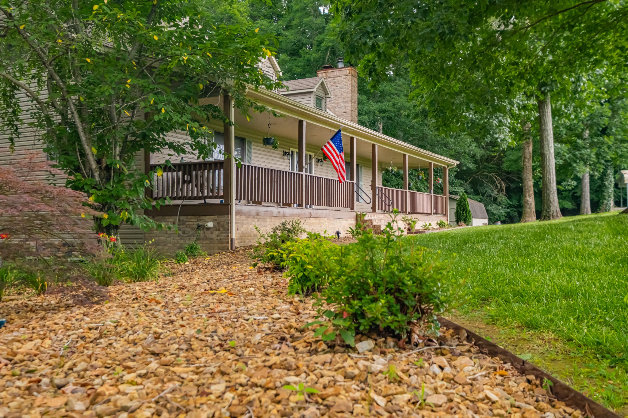 255 Flora Ln