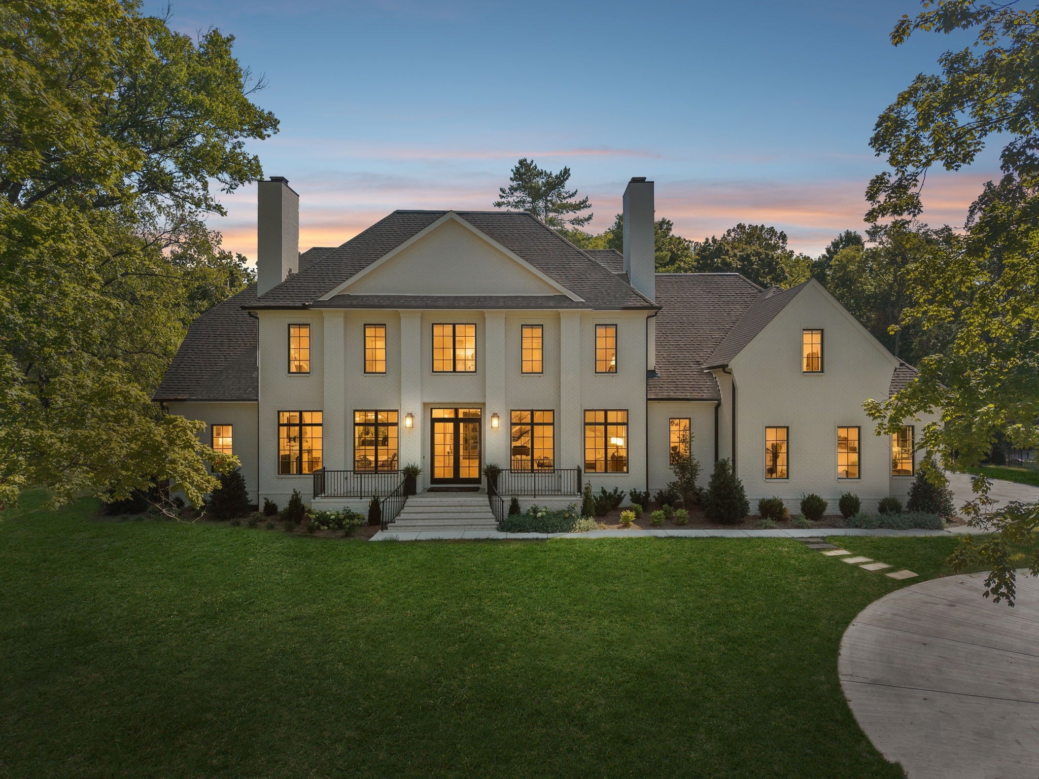 5-bed listing at 4712 Hazelwood Cir, Nashville