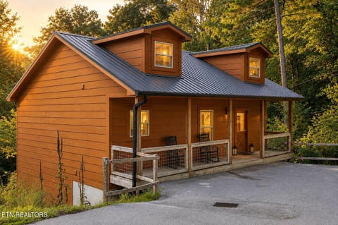 Photo of 1613 Bluff Ridge Rd, Sevierville, TN 37876 (MLS # 3513539)