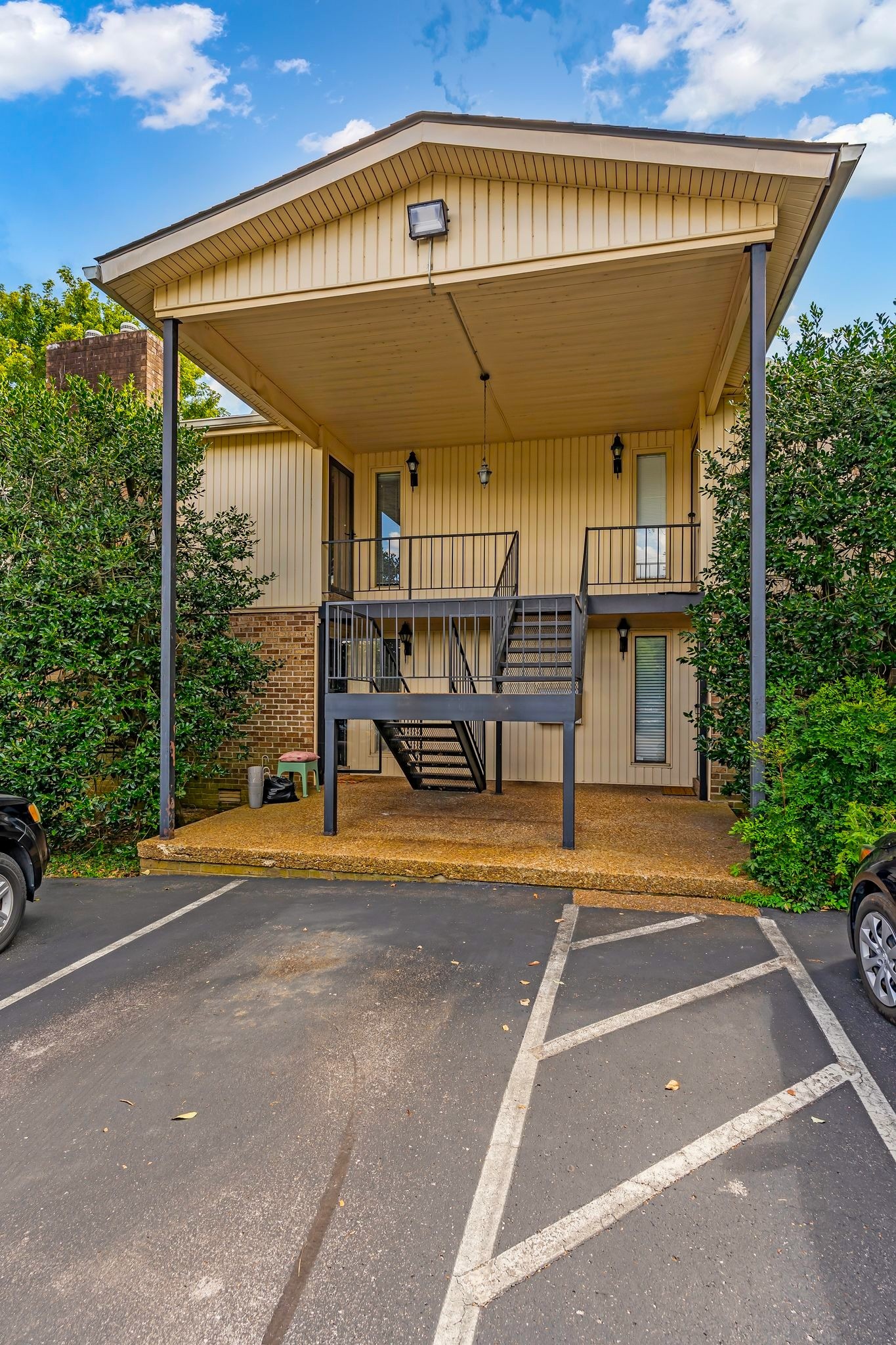 2116 Hobbs Rd N19