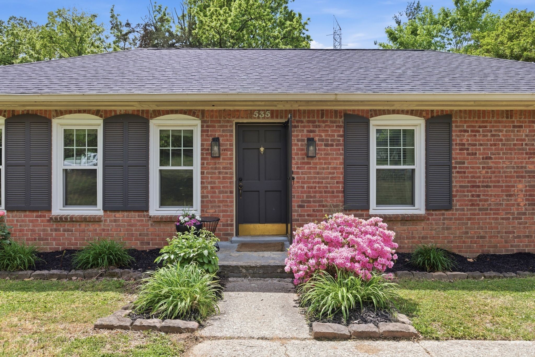 3-bed home sold in Nashville, TN 37211, 535 Huntington Pkwy 535 Huntington Pkwy, Nashville TN 37211 3-bed home, photo 2 of 42