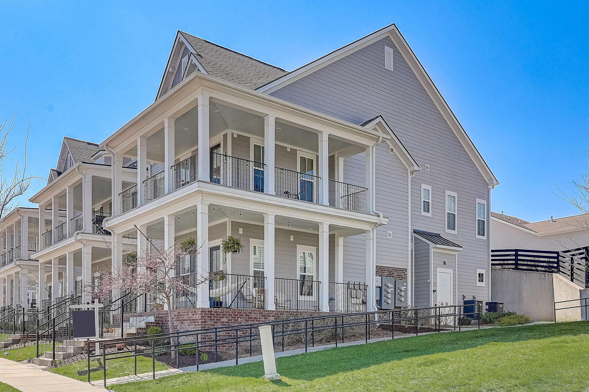 2333 Fairchild Cir 203