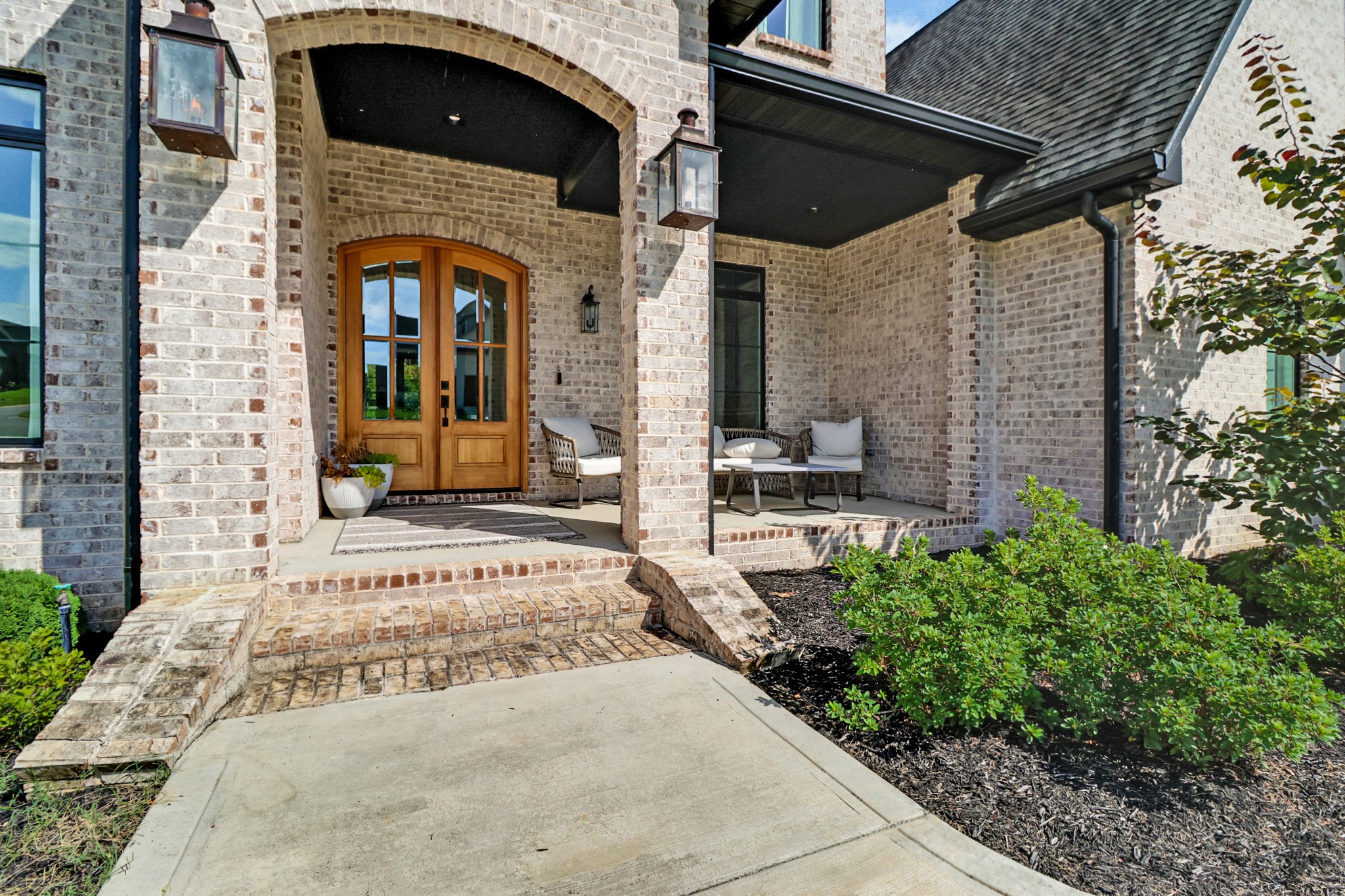 1916 Rivers Edge Dr