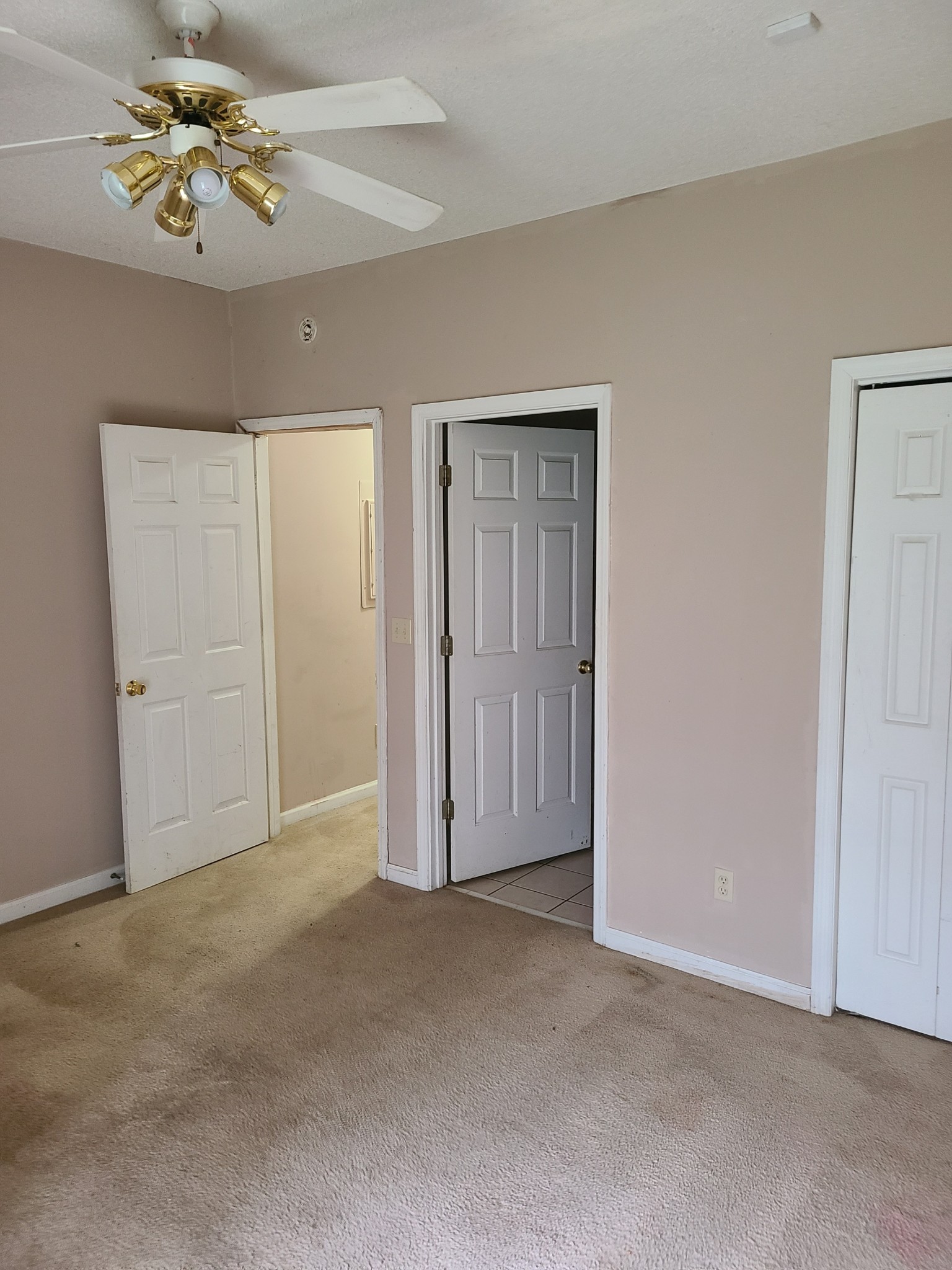 Photo 10 of 19 of 624 Whitthorne St condo