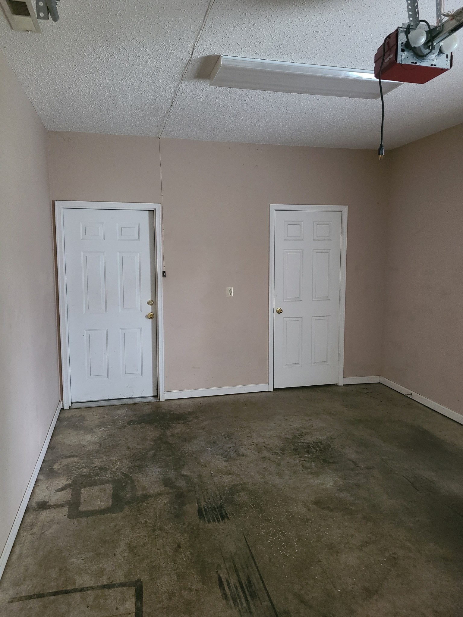 Photo 17 of 19 of 624 Whitthorne St condo