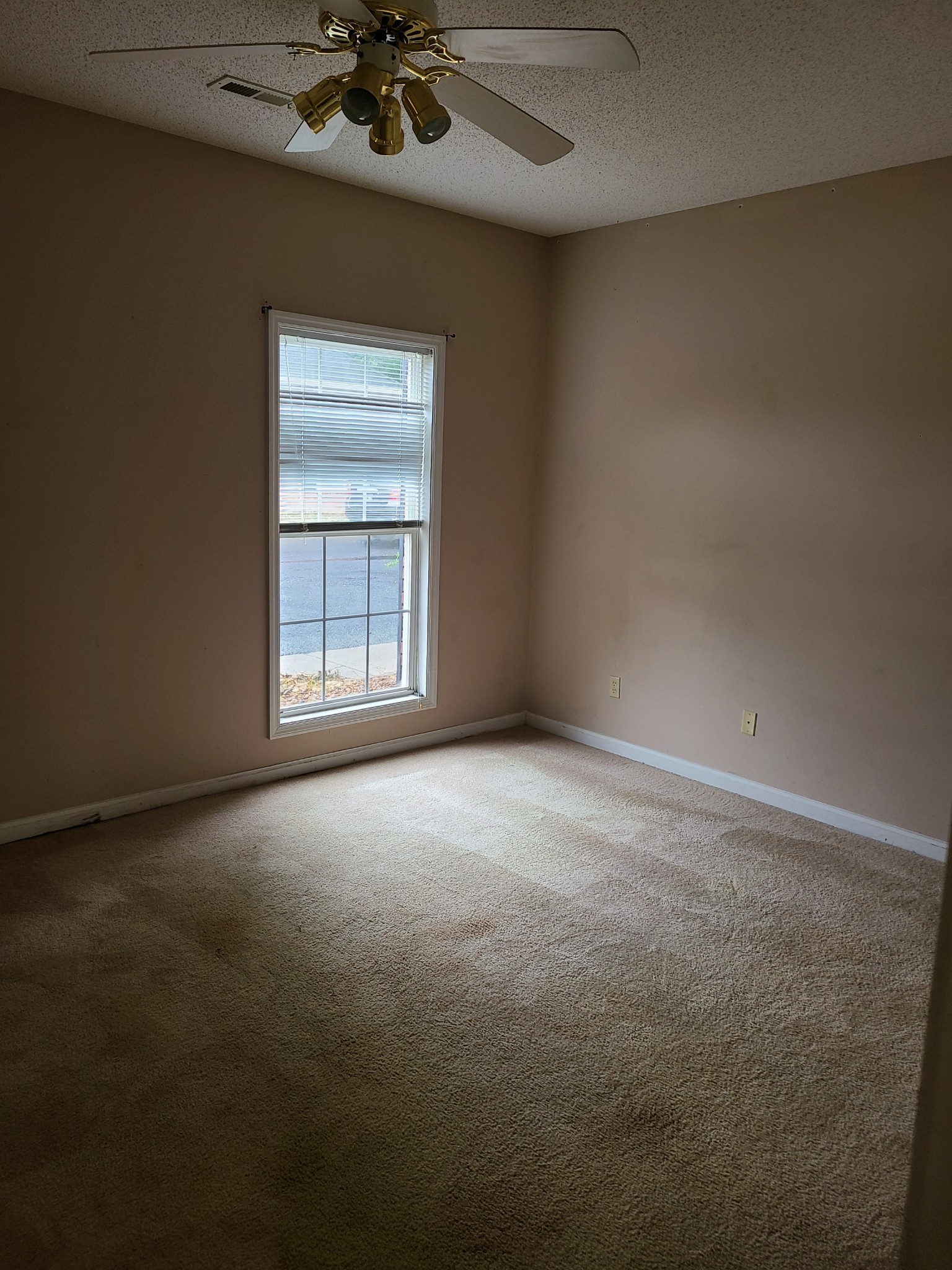 Photo 11 of 19 of 624 Whitthorne St condo