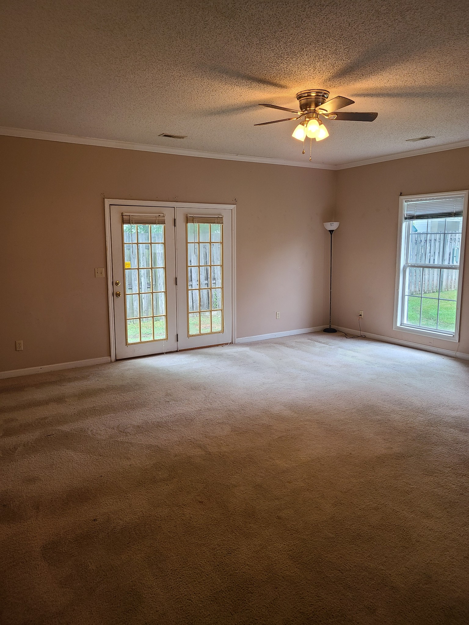 Photo 4 of 19 of 624 Whitthorne St condo