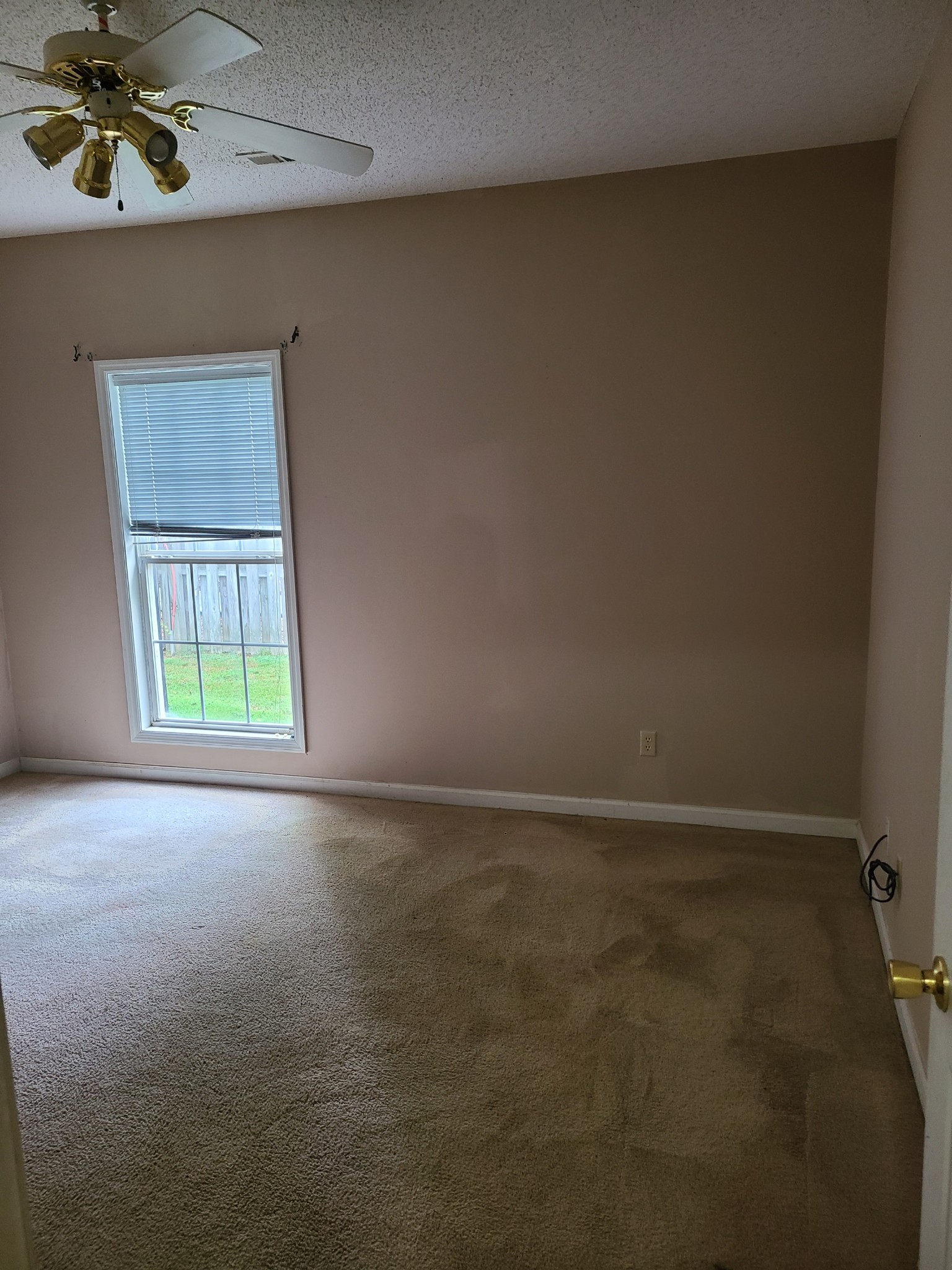 Photo 12 of 19 of 624 Whitthorne St condo