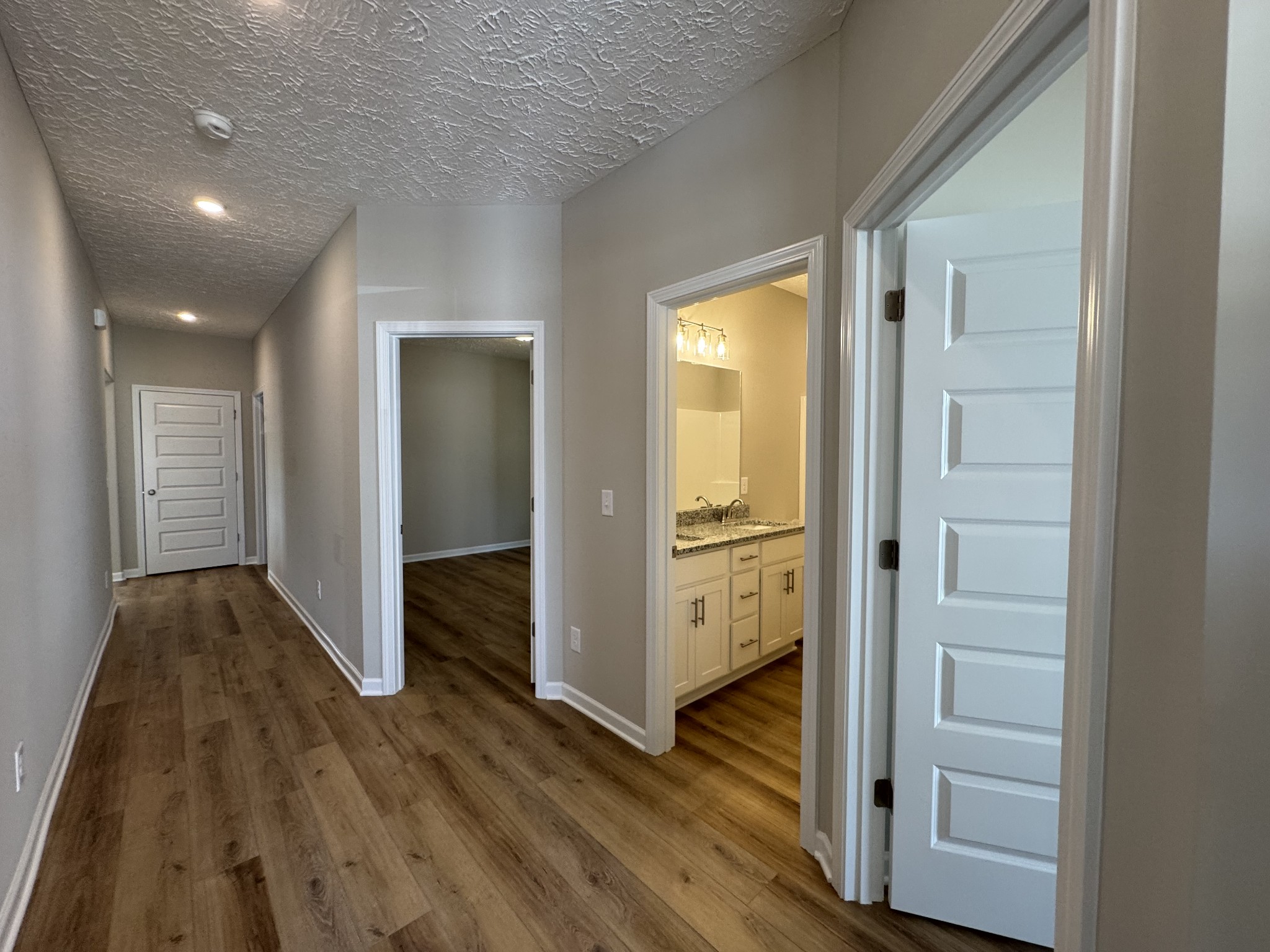 62 Laurel View St