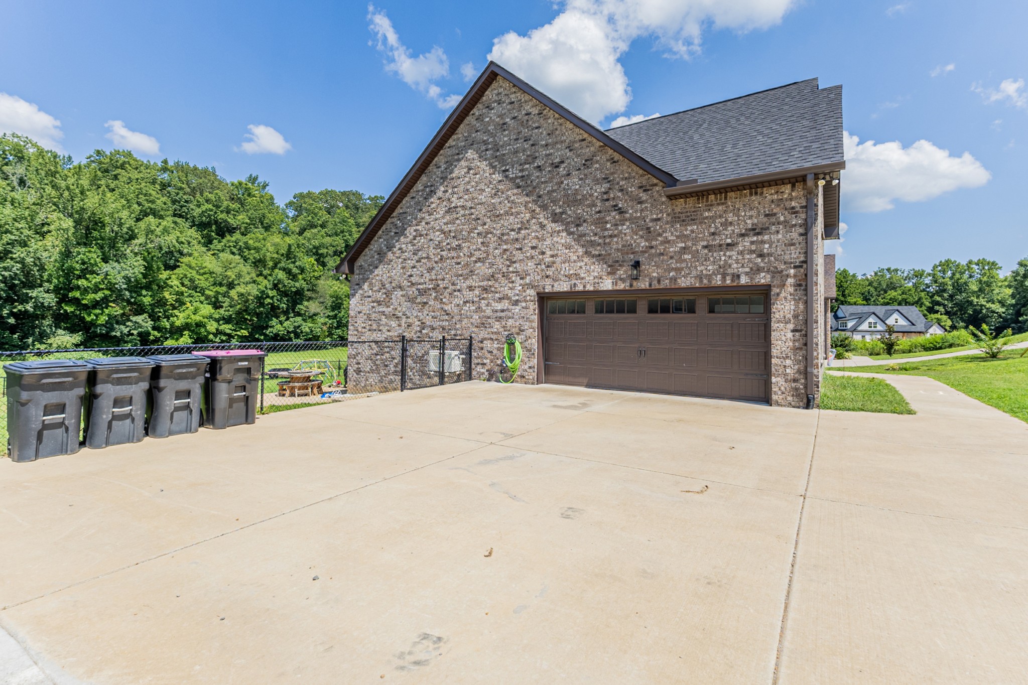 4076 Summit Dr