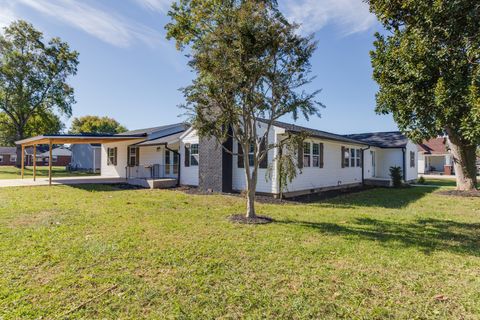 401 3rd Ave N Decherd TN 37324