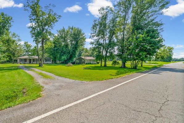 3594 OAKWOOD RD, WOODLAWN, TN 37191 - Image 0bf095e9c19d40fa427cbdb4b17802d6/3690226157