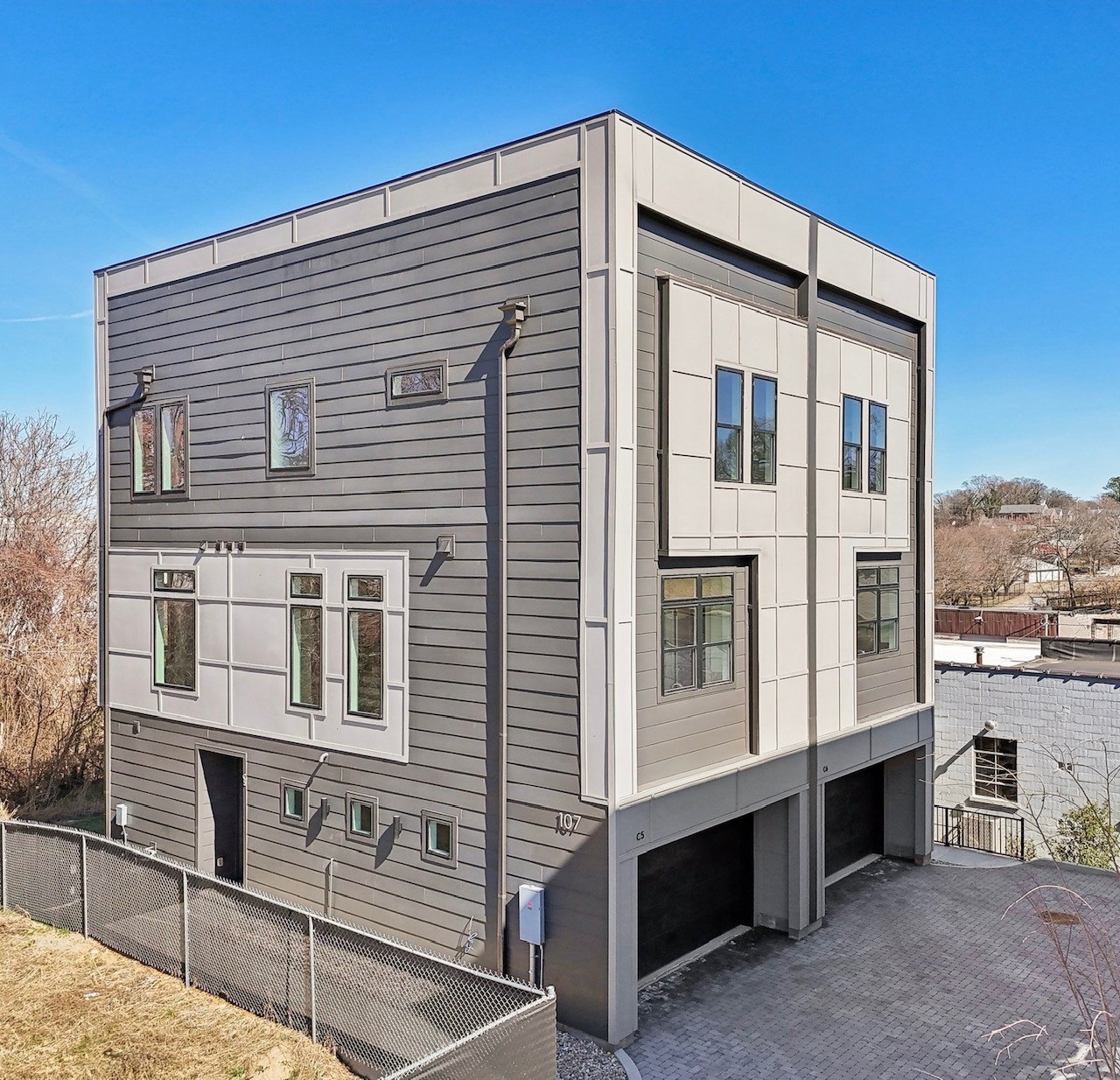 107 E 9th St C5