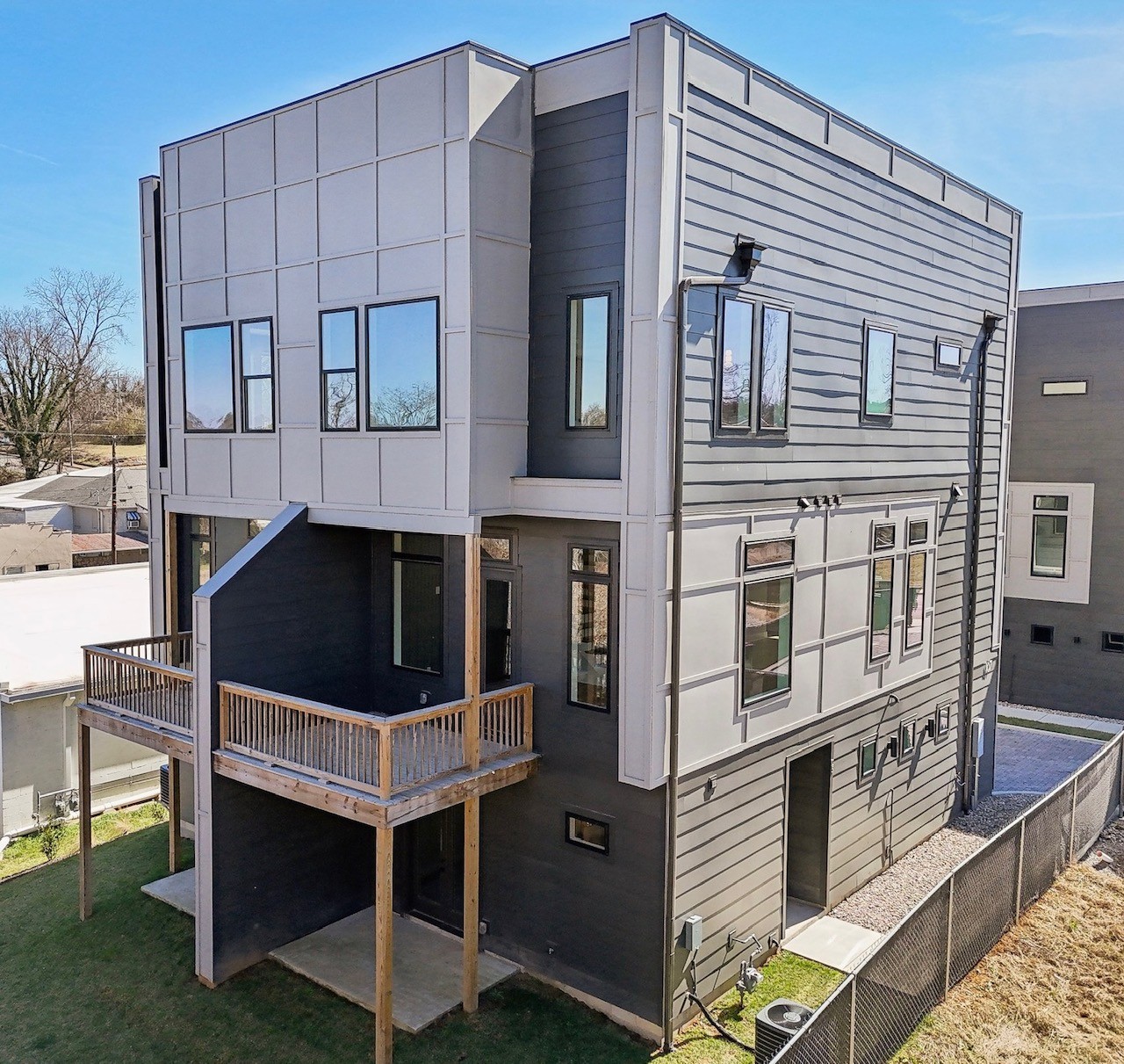 107 E 9th St C5