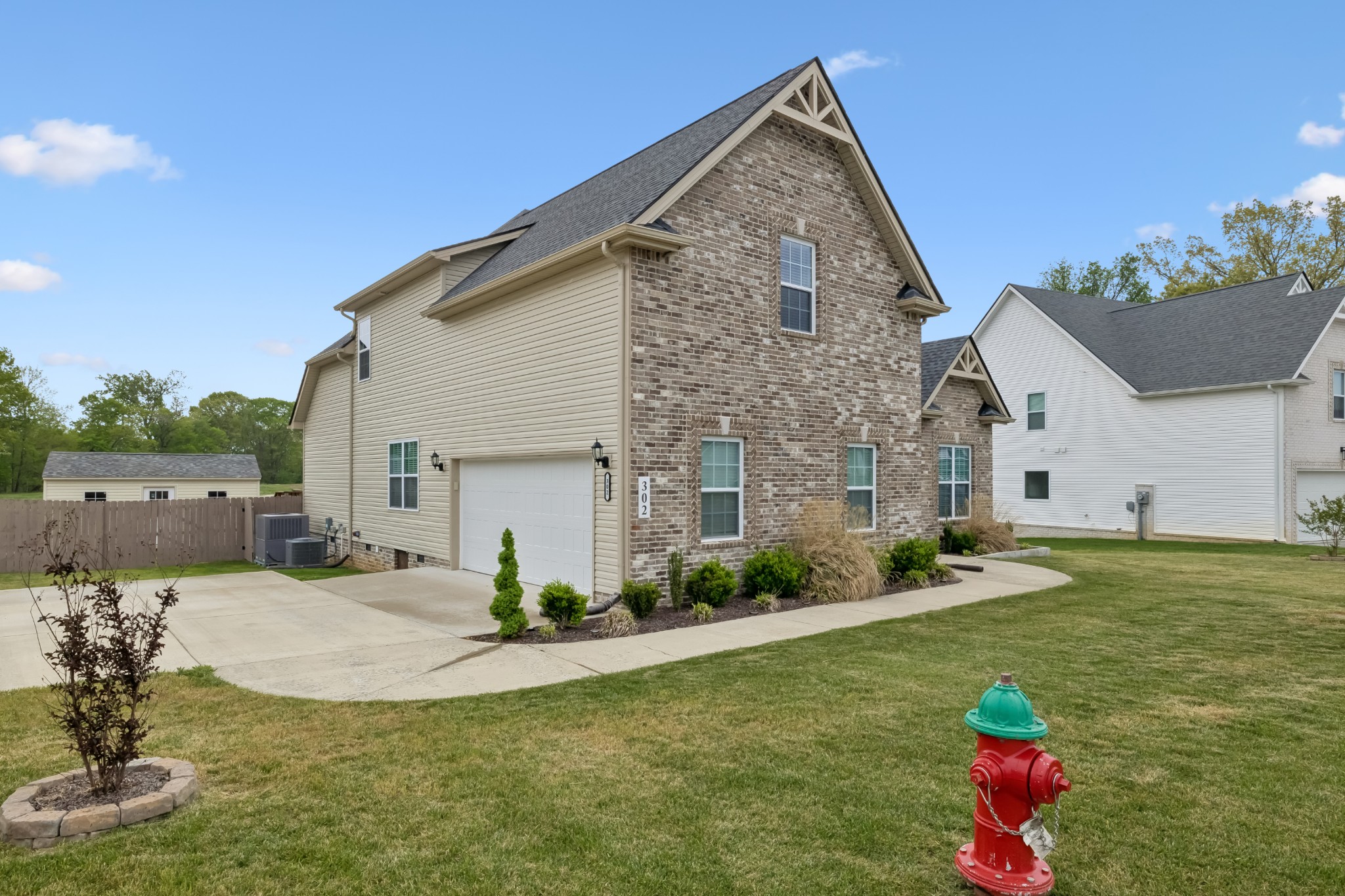 302 Dynamite Hill Dr