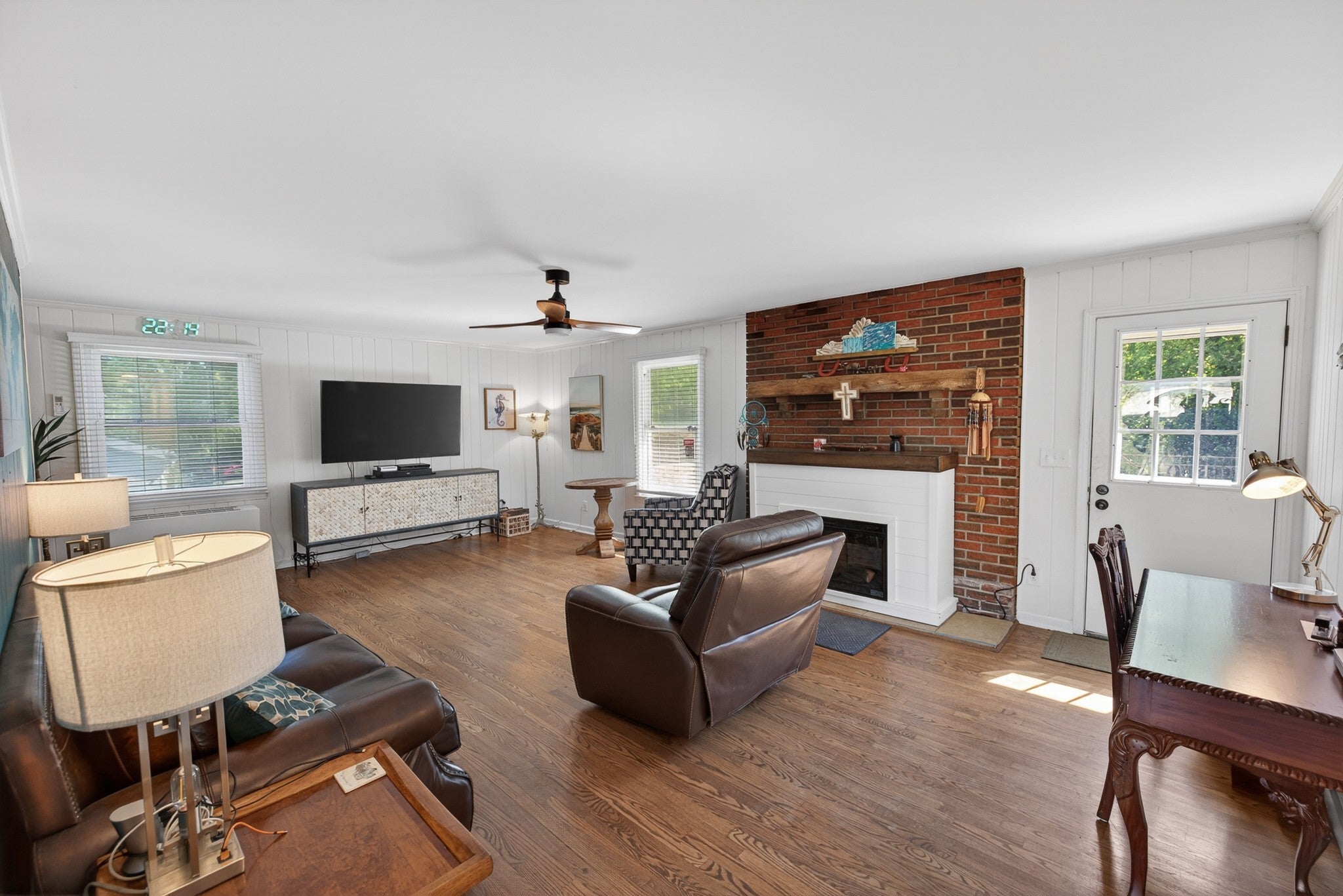 833 Leeville Rd
