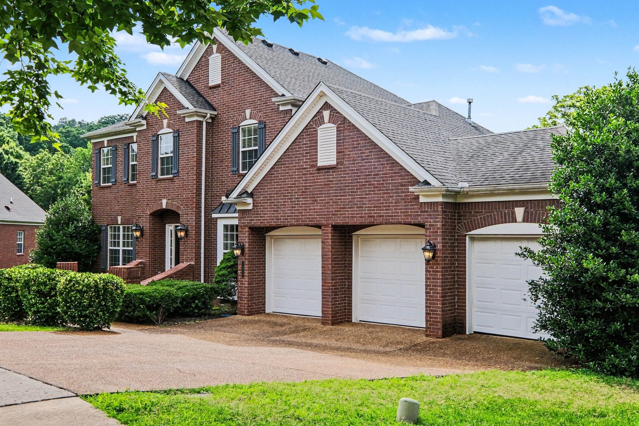 1214 Broadmoor Cir