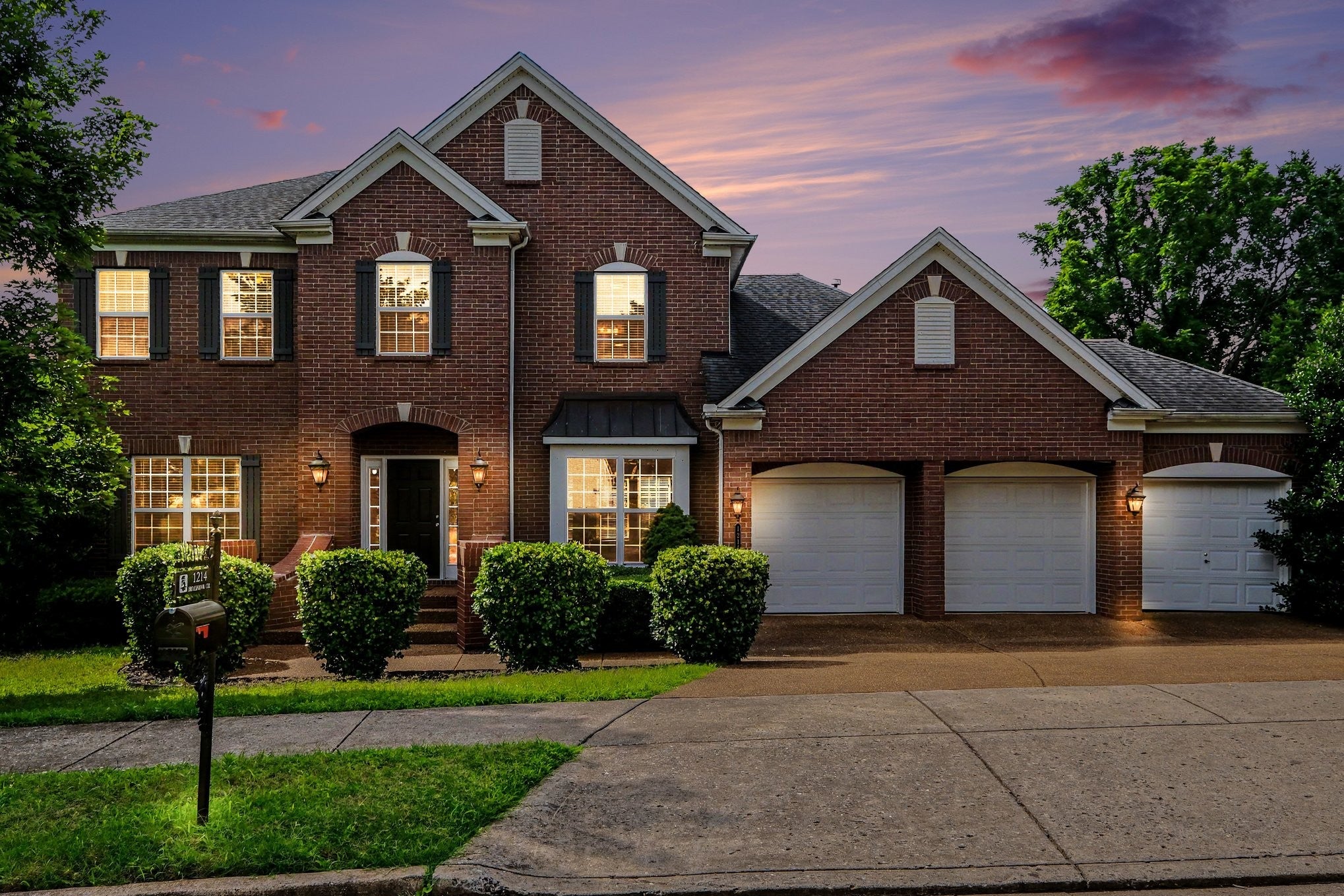 1214 Broadmoor Cir