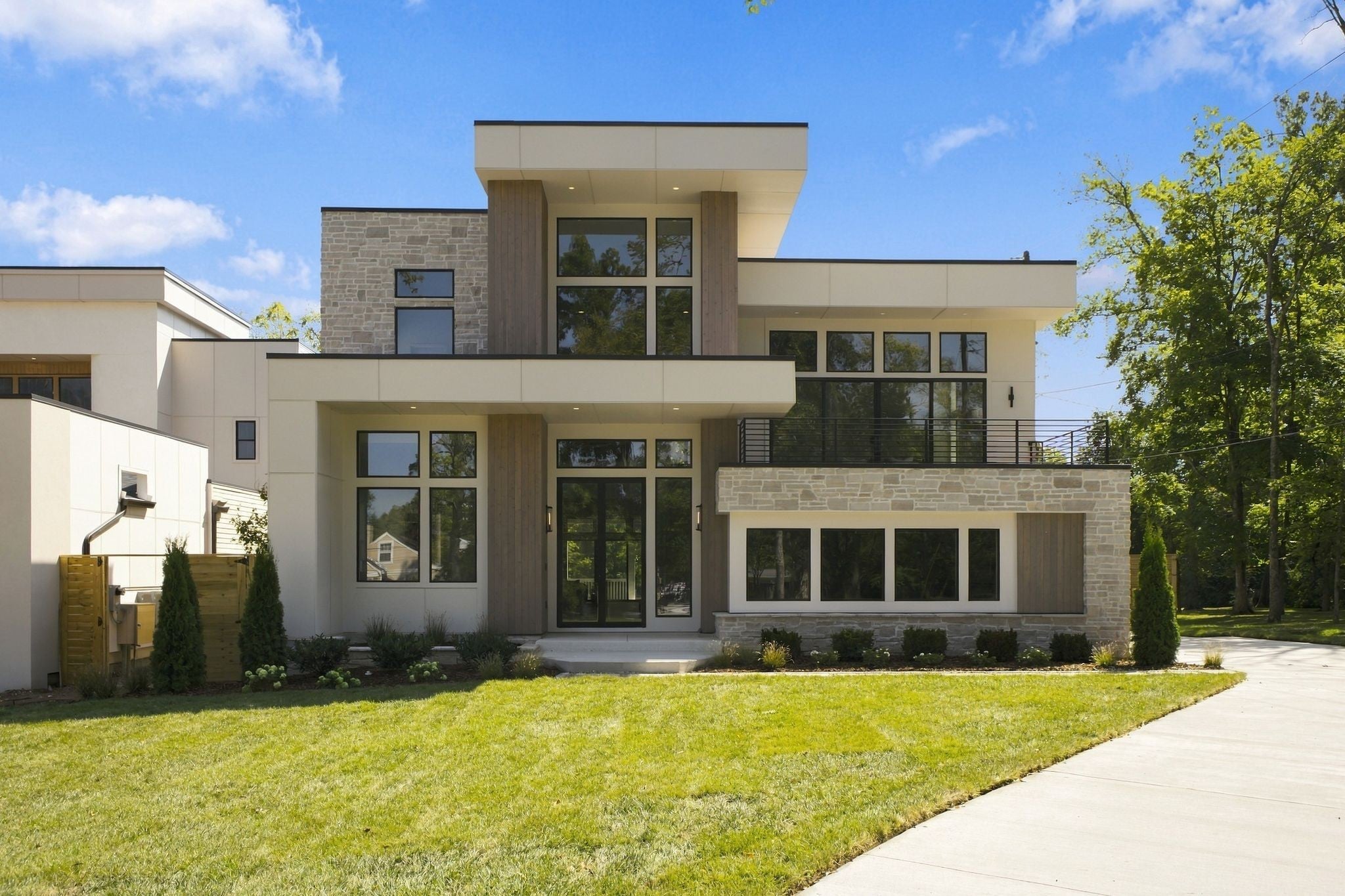 6-bed listing at 4206b Belmont Park Ter, Nashville