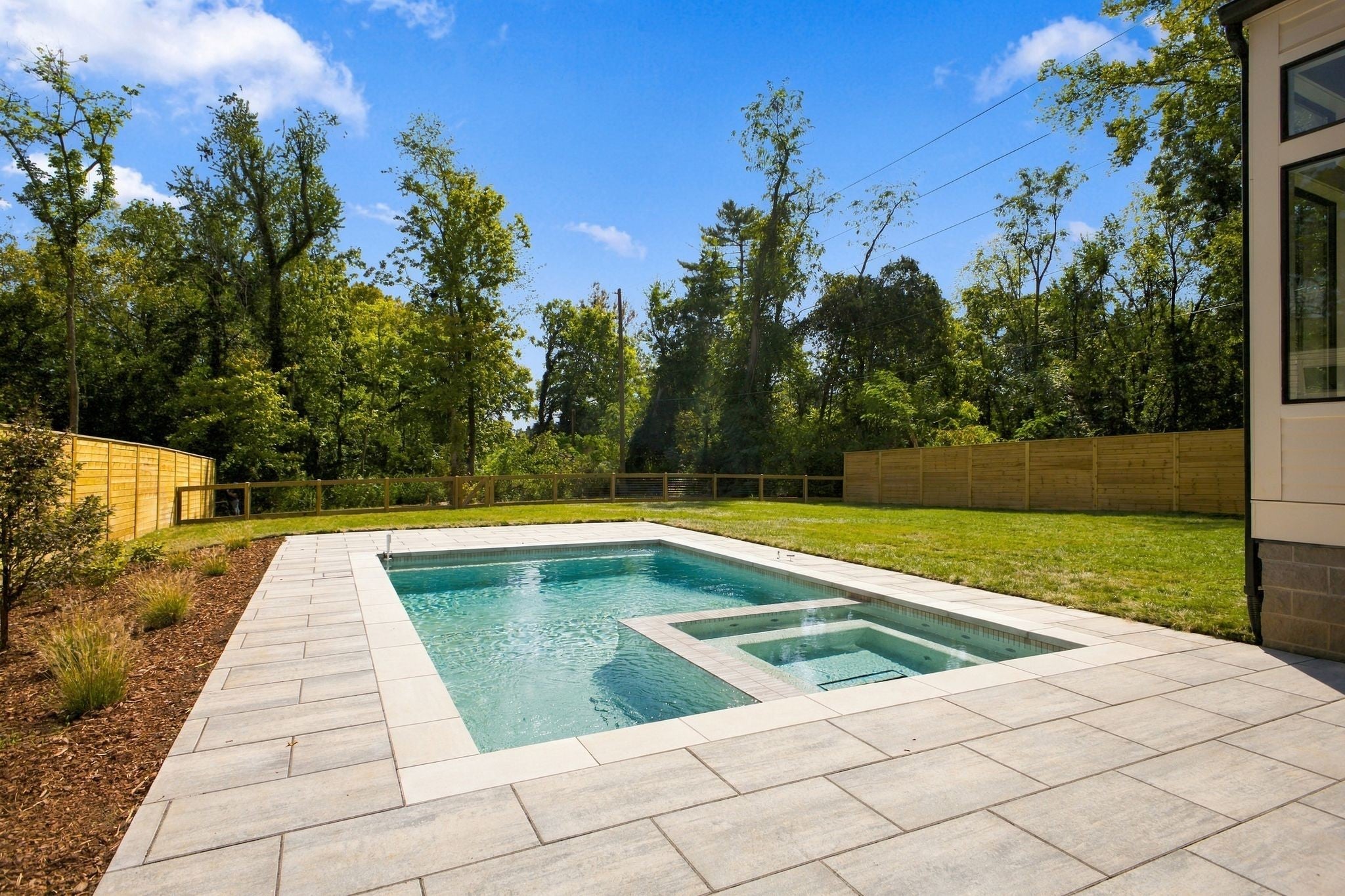 4206B Belmont Park Ter