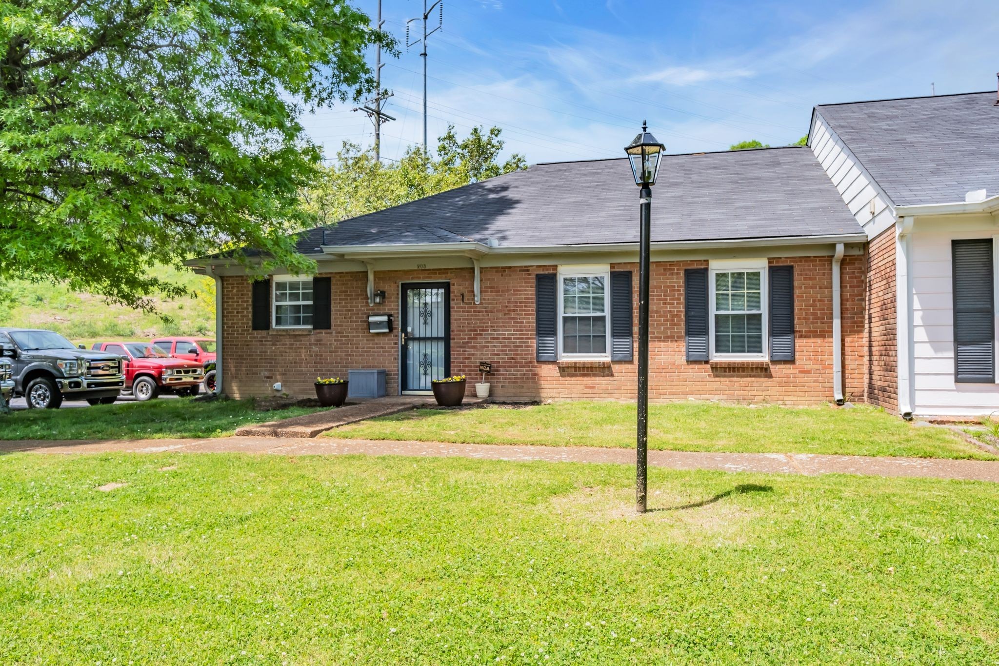 View Nashville, TN 37211 townhome