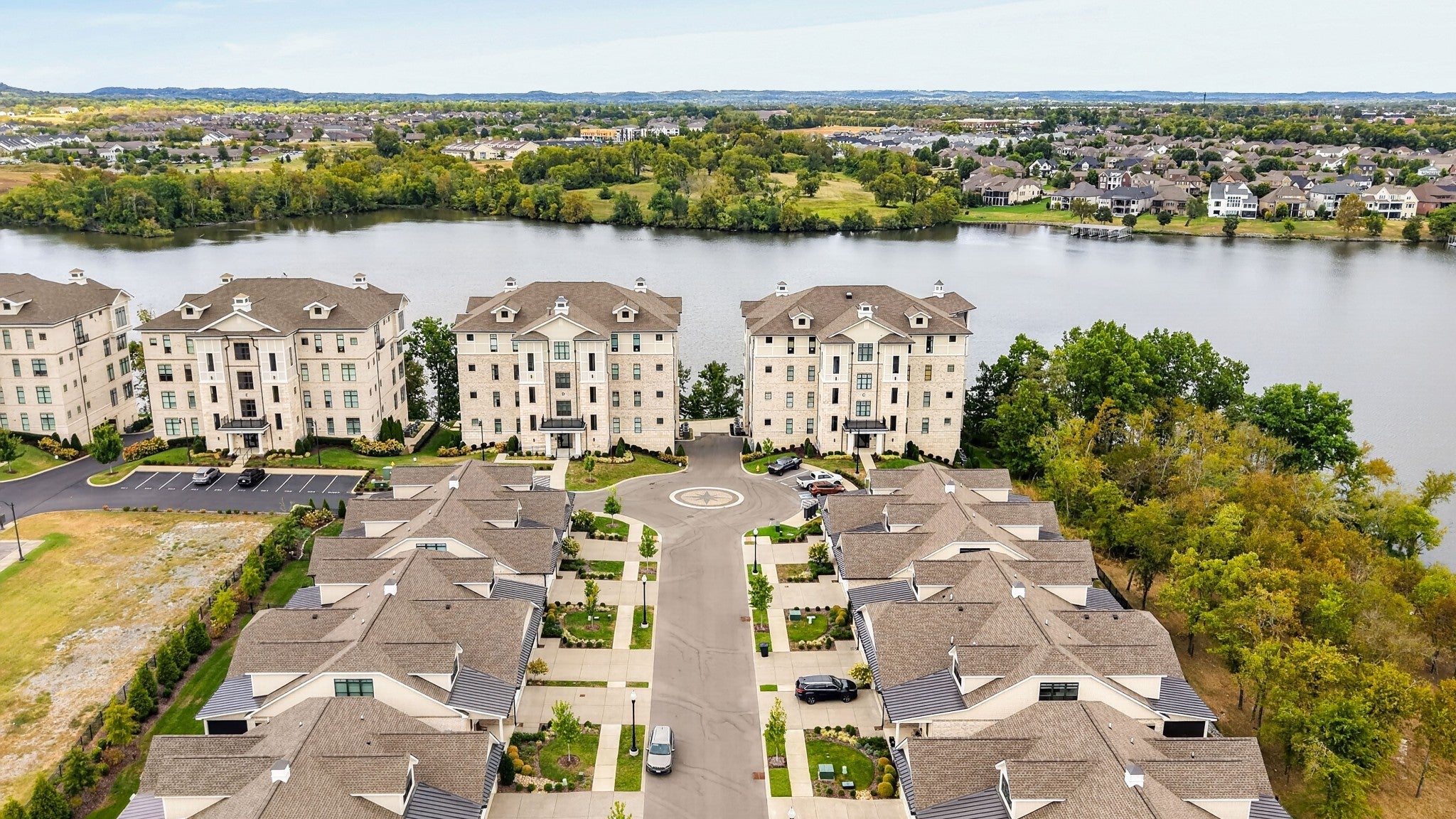1024 Club View Dr