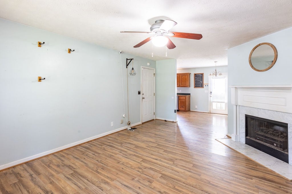 127 Grant Ct - Photo 4