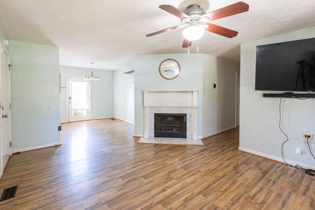 127 Grant Ct - Photo 3