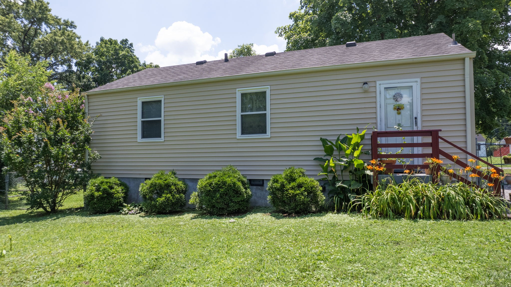 1904 Dahlia Dr