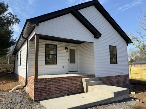 1243 S Russell St Portland TN 37148