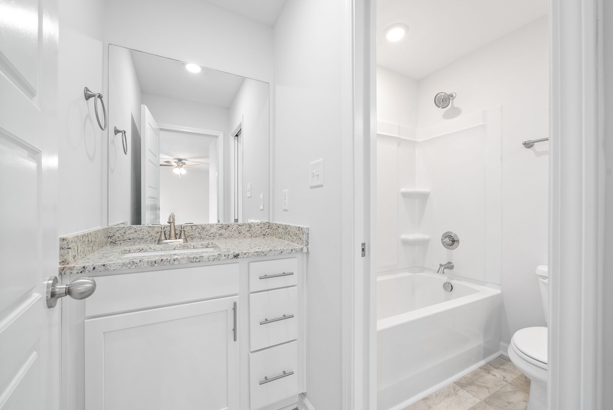 Clarksville, Tennessee 37043, United States, 3 Bedrooms Bedrooms, ,2 BathroomsBathrooms,Residential,Active,198223