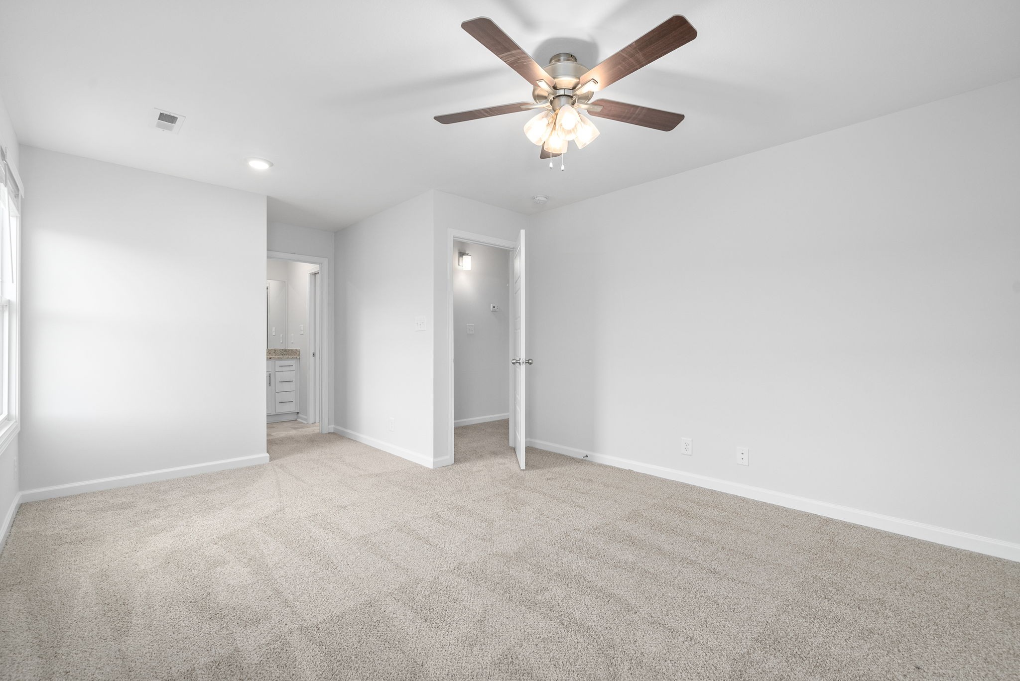 Clarksville, Tennessee 37043, United States, 3 Bedrooms Bedrooms, ,2 BathroomsBathrooms,Residential,Active,198223