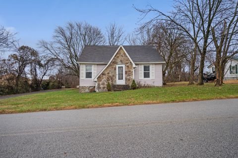 Photo of 699 Oak St, Lafayette, TN 37083 (MLS # 3067007)